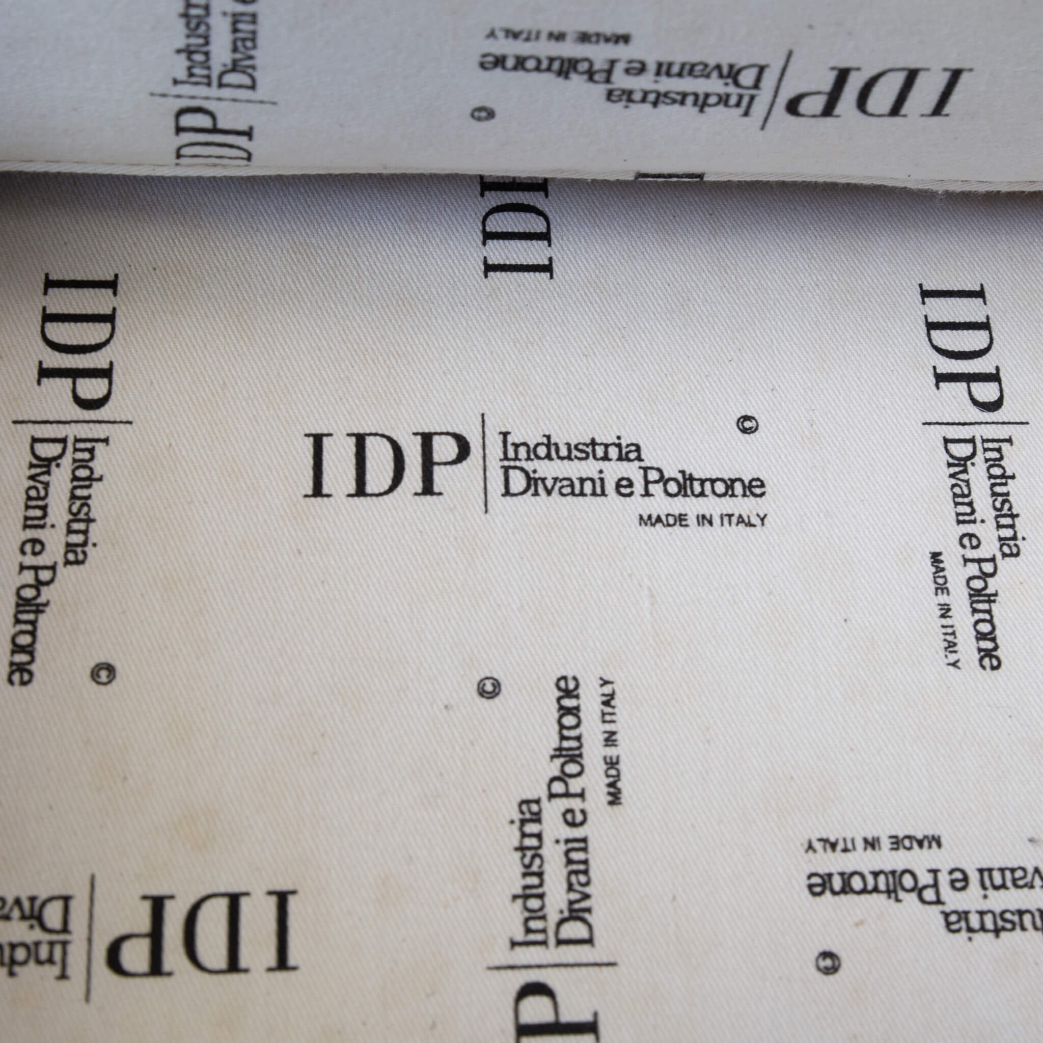 00s IDP italia ‘sahara’ chesterfield sofa