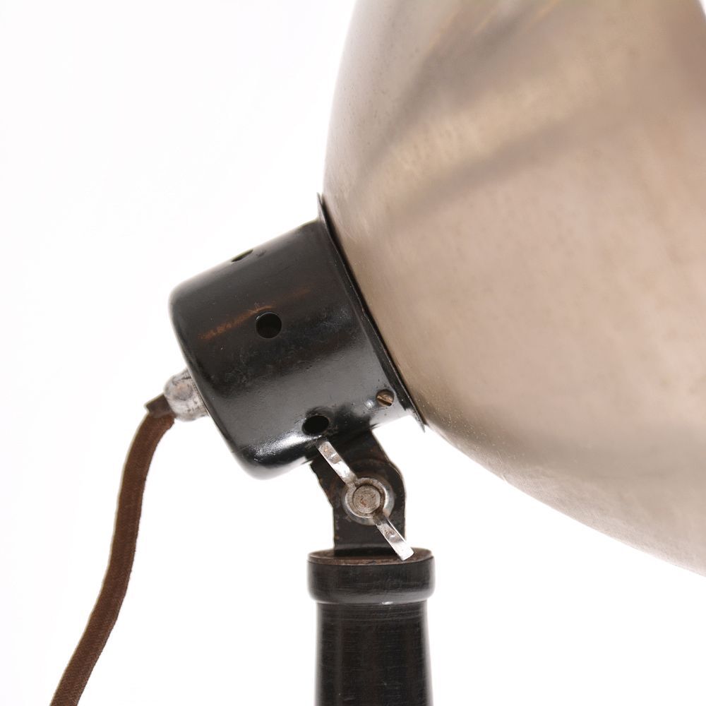 Lampe de table vintage avec bouclier de chrome, Tchécoslovaquie Circa années 1920