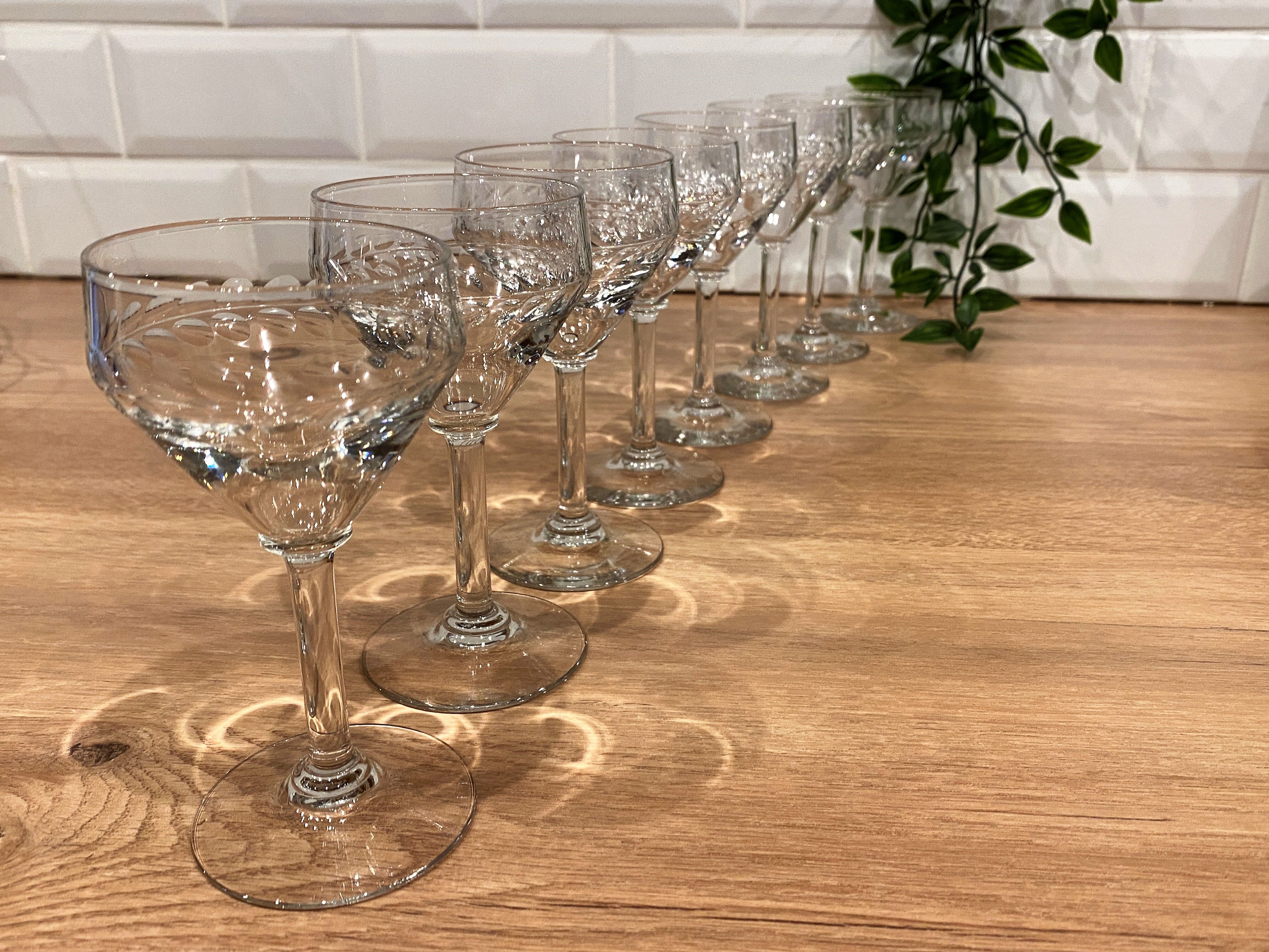 Set of 8 wine glasses