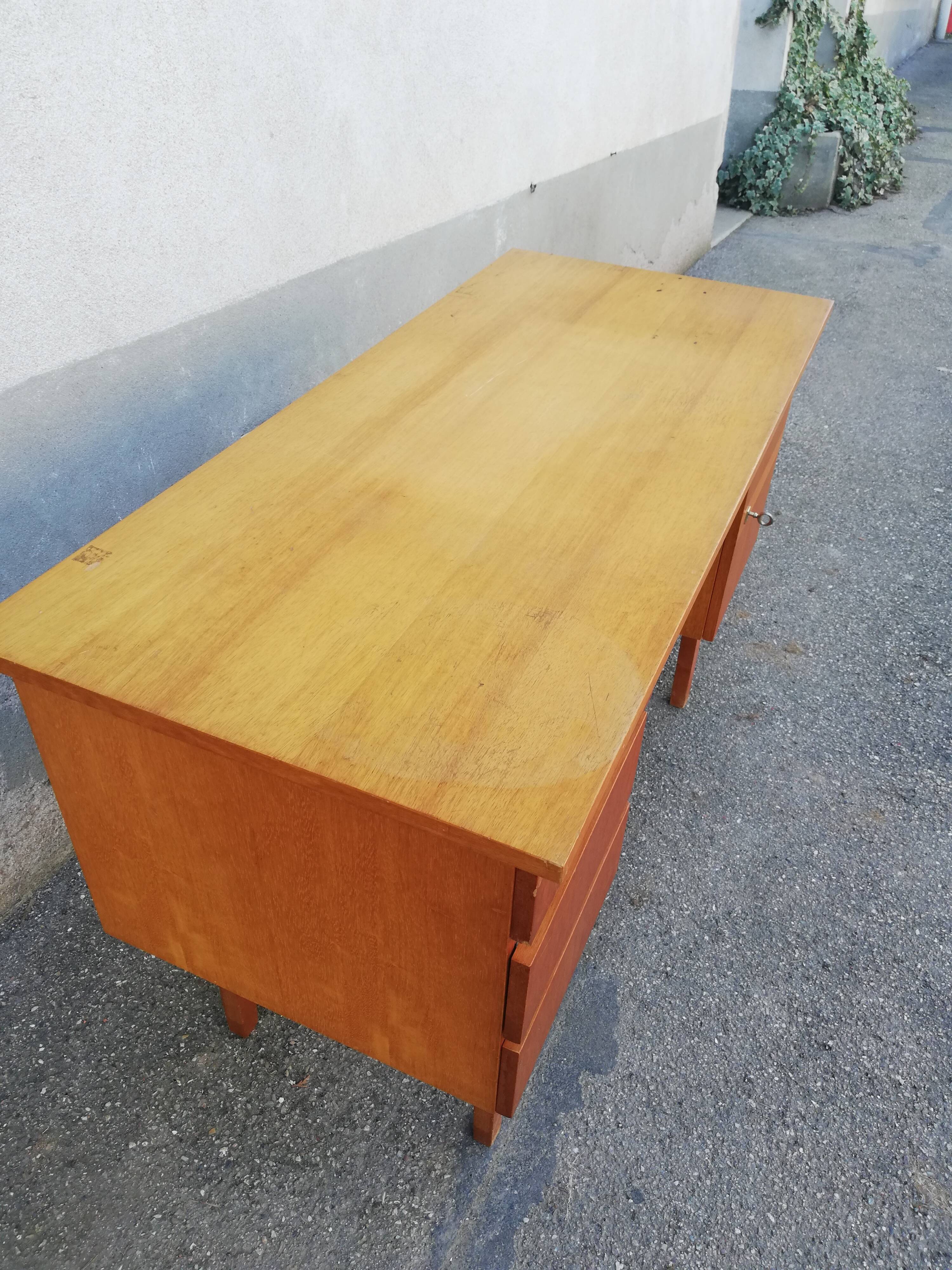 Vintage desk 4 drawers 1 door