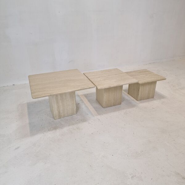 Set de 3 tables basses ou d’appoint en travertin italien, années 1980