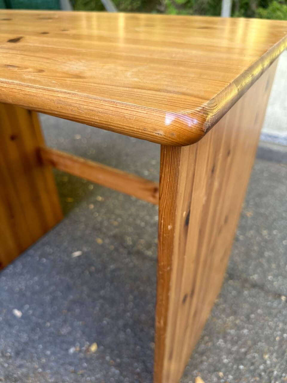 Solid pine desk with a 4-drawer unit — Scandinavian / chalet style