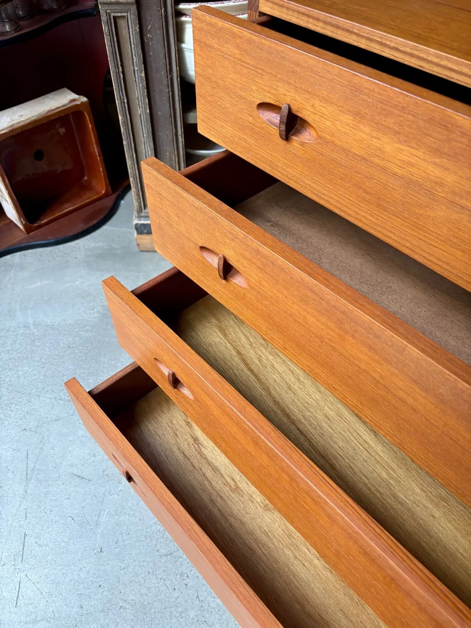 Chest of drawers with 4 drawers in teak attributed to Henry Walter Klein.