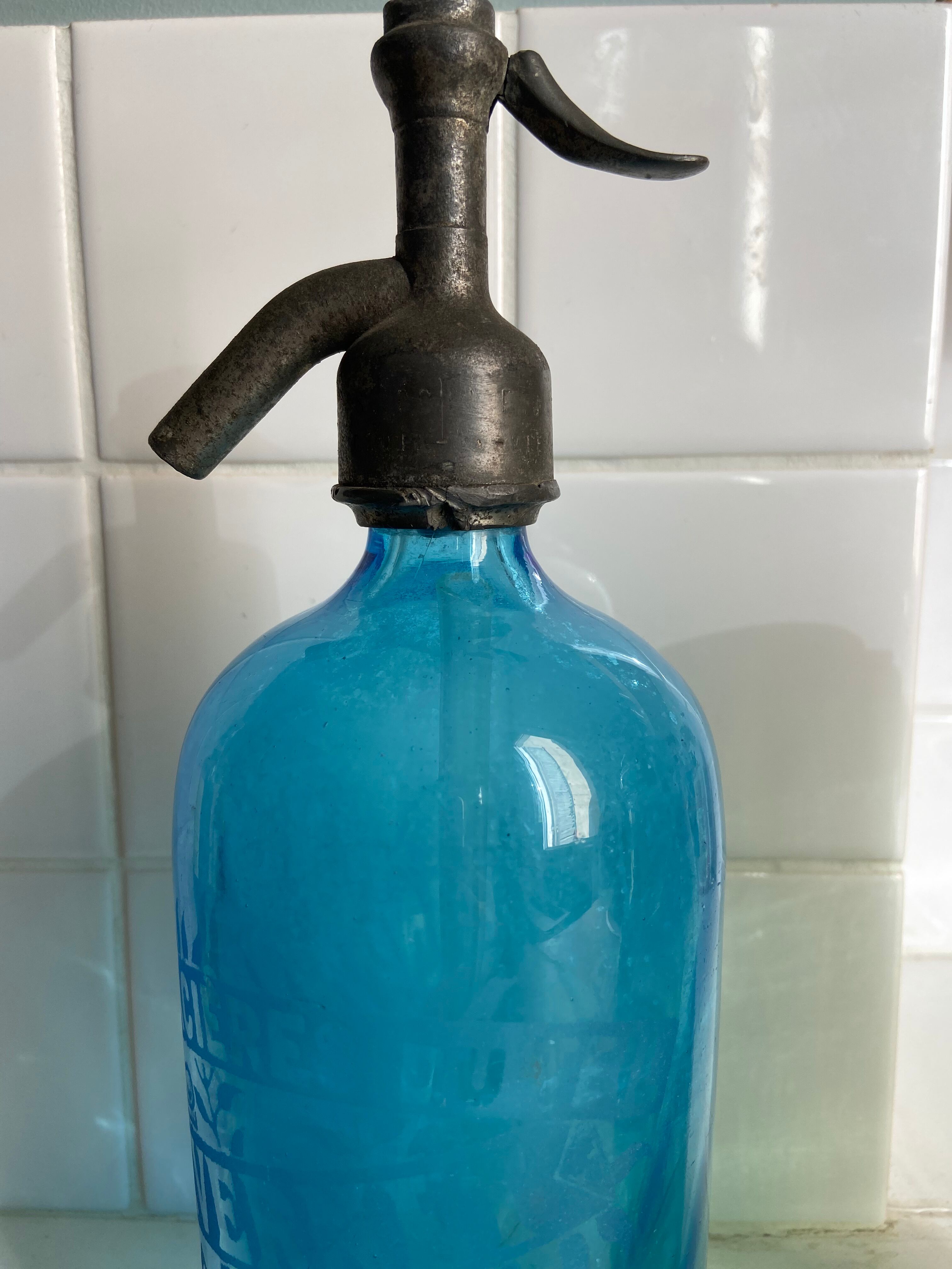 Siphon blue old cooler of Teil (Ardèche)