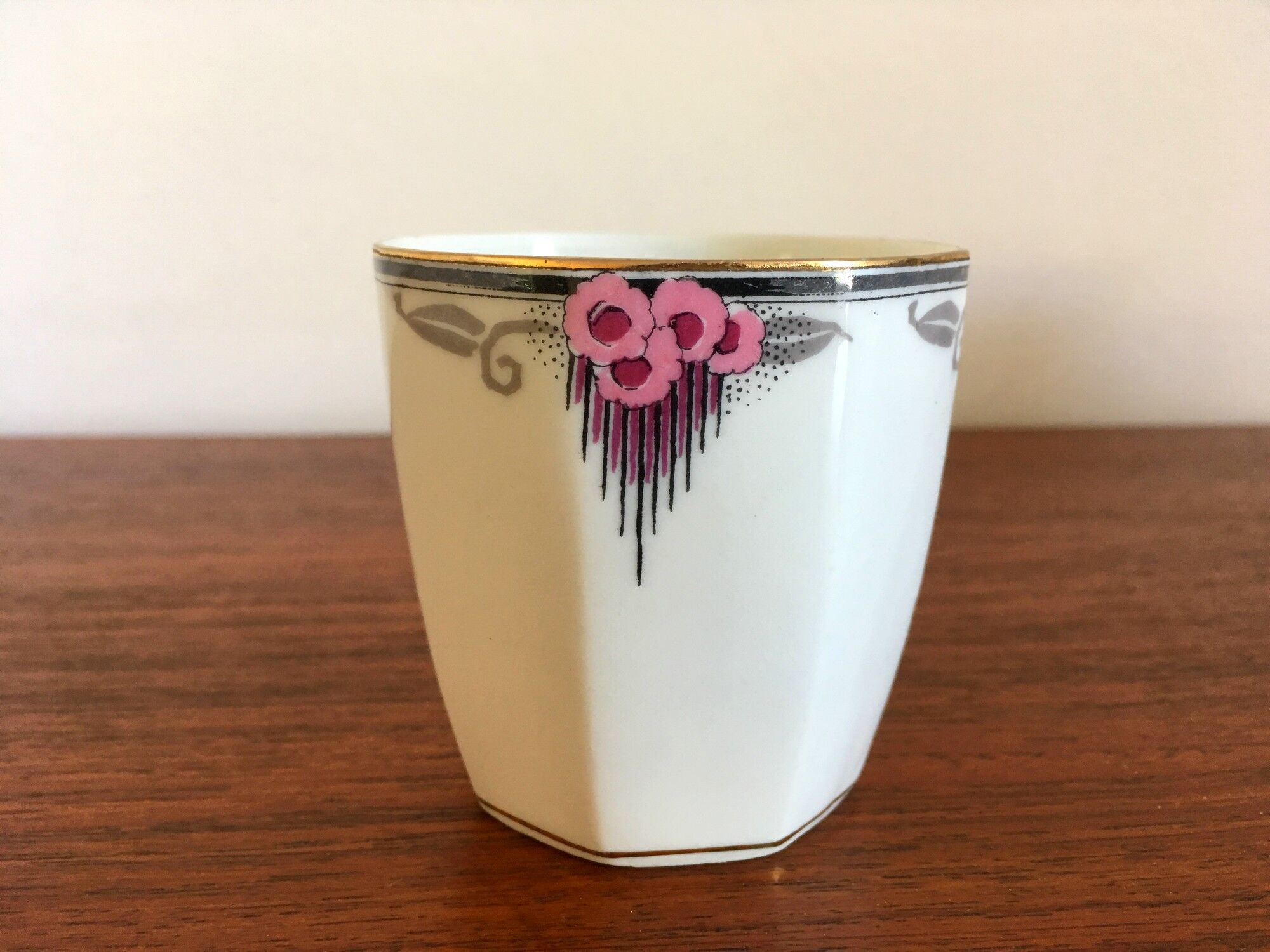 Set de 5 tasses en porcelaine de Limoge art déco années 30