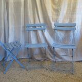 blue garden furniture "The earth is flat"