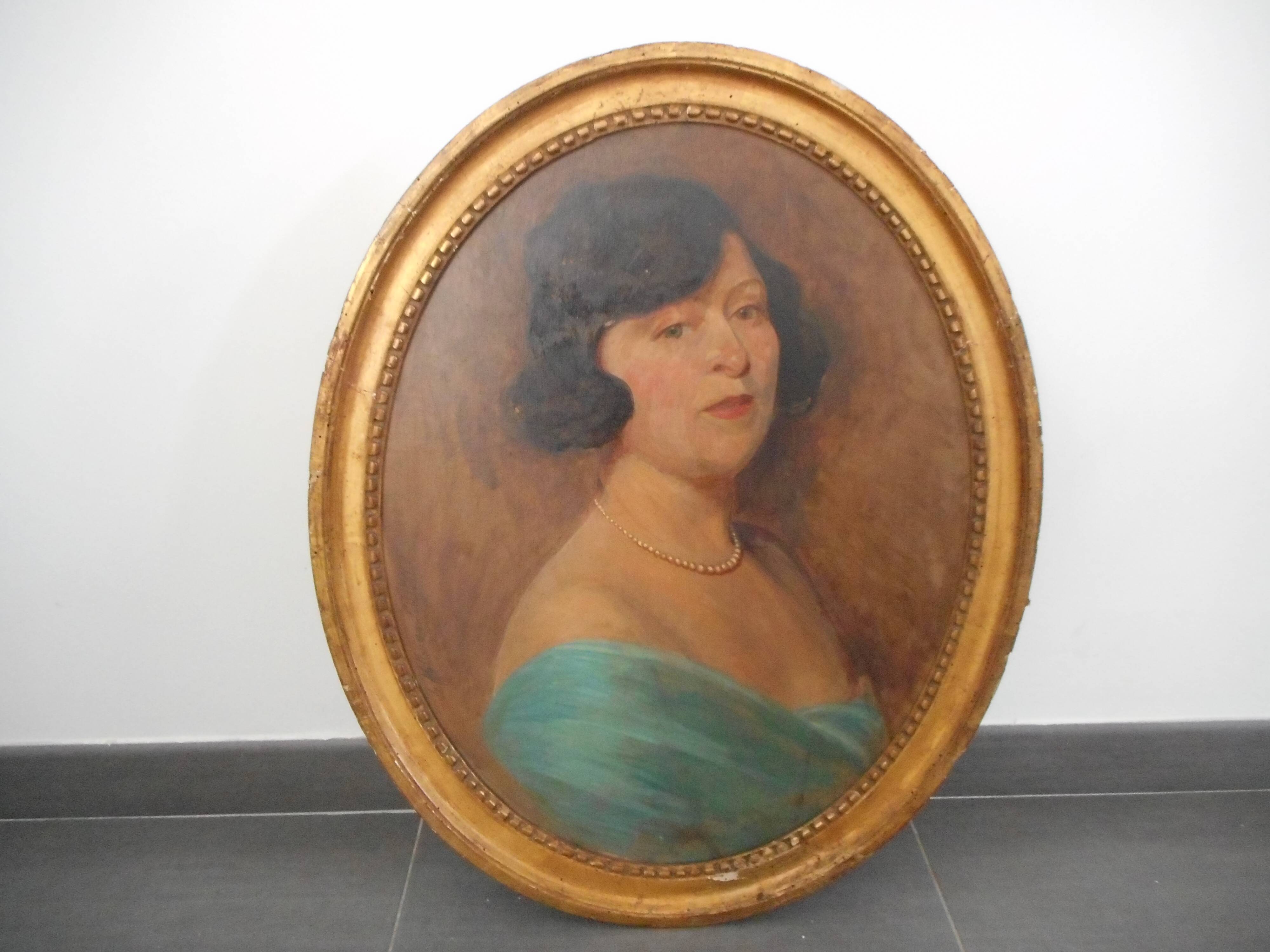Antique oval painting, portrait of a woman on canvas, late 19th, early 20th century