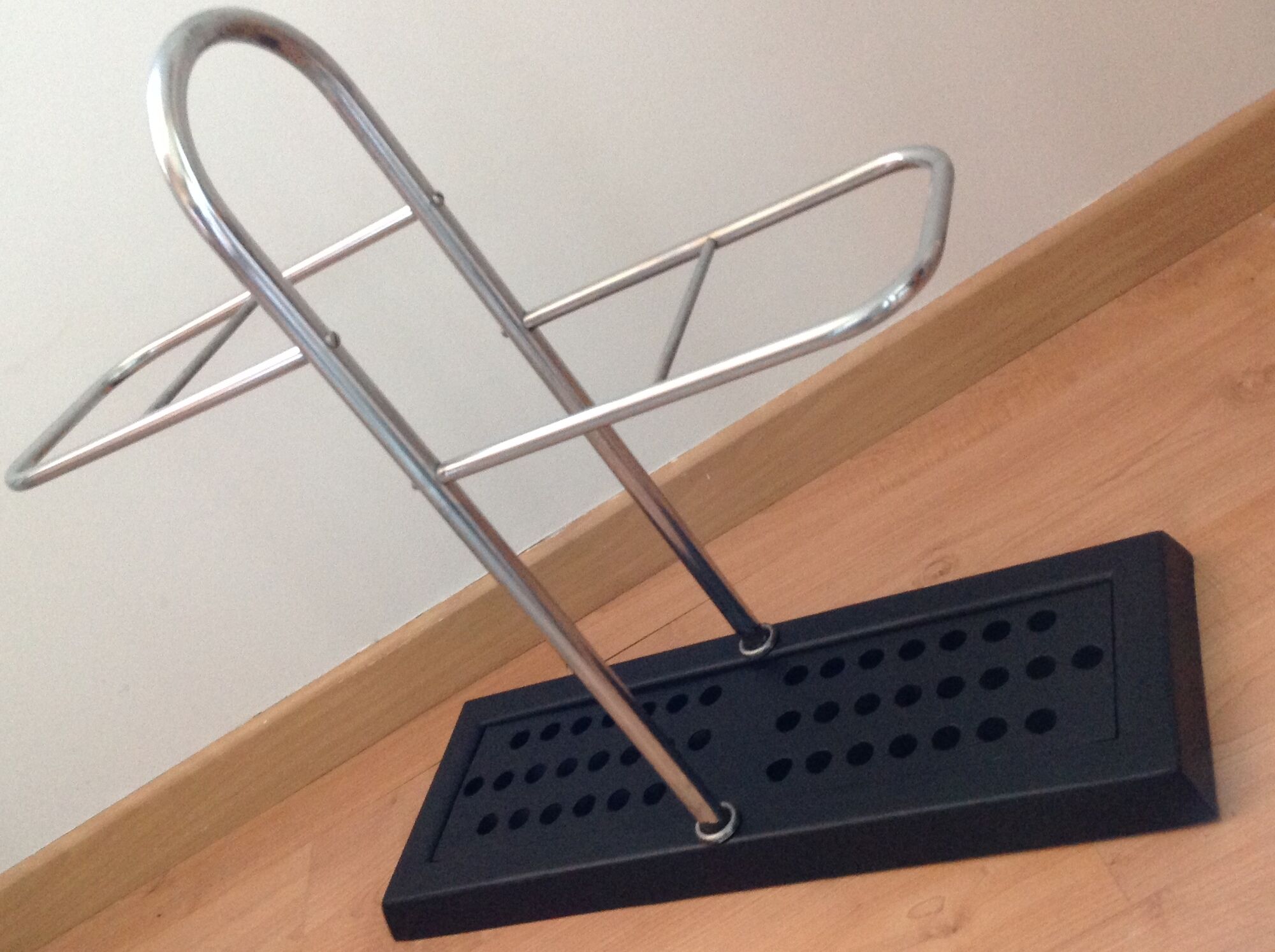 Chrome plated metal umbrella holder and black base 60/70 years