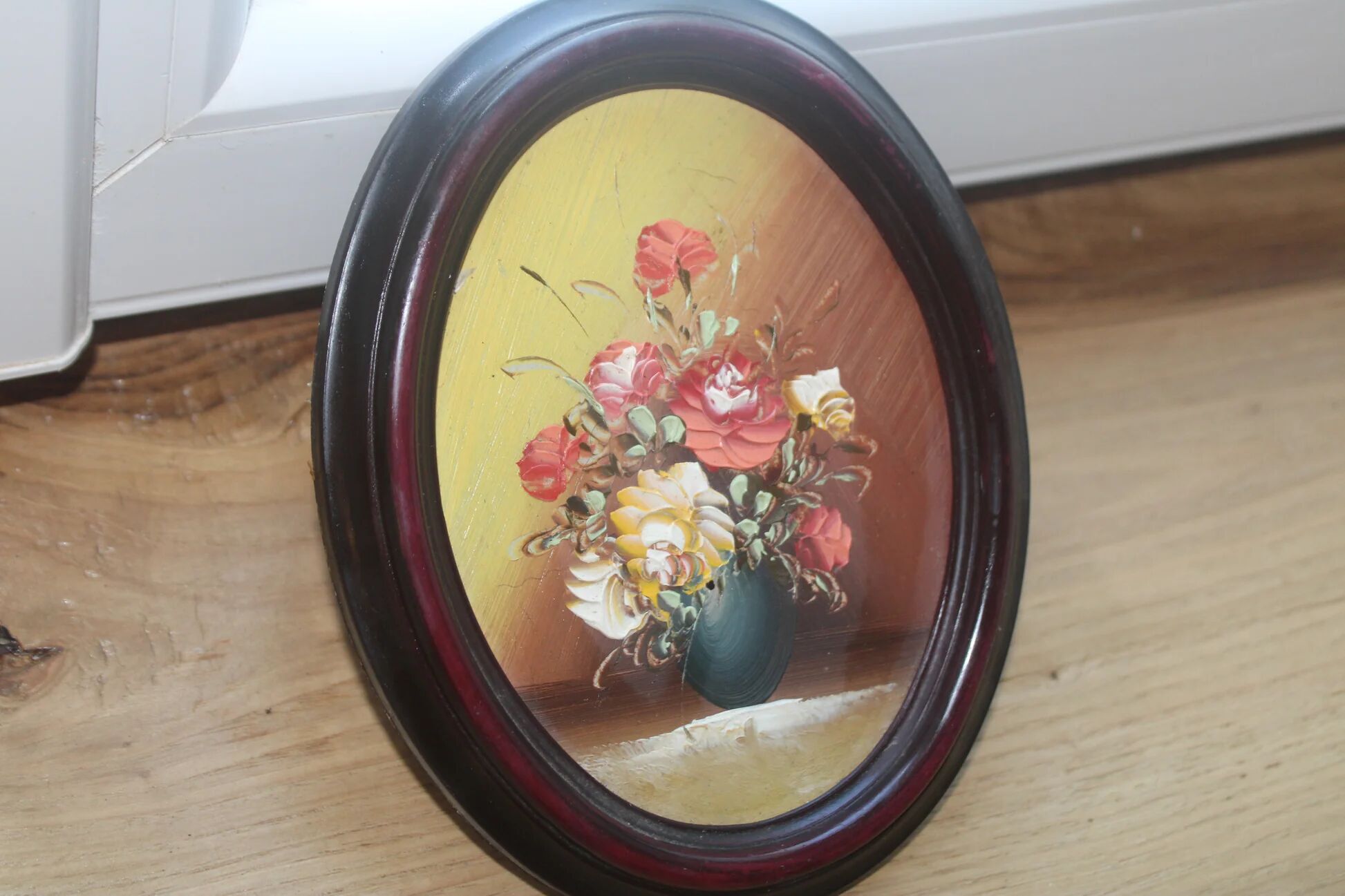 Small vintage oval painting – Raised bouquet of flowers – Retro burgundy frame