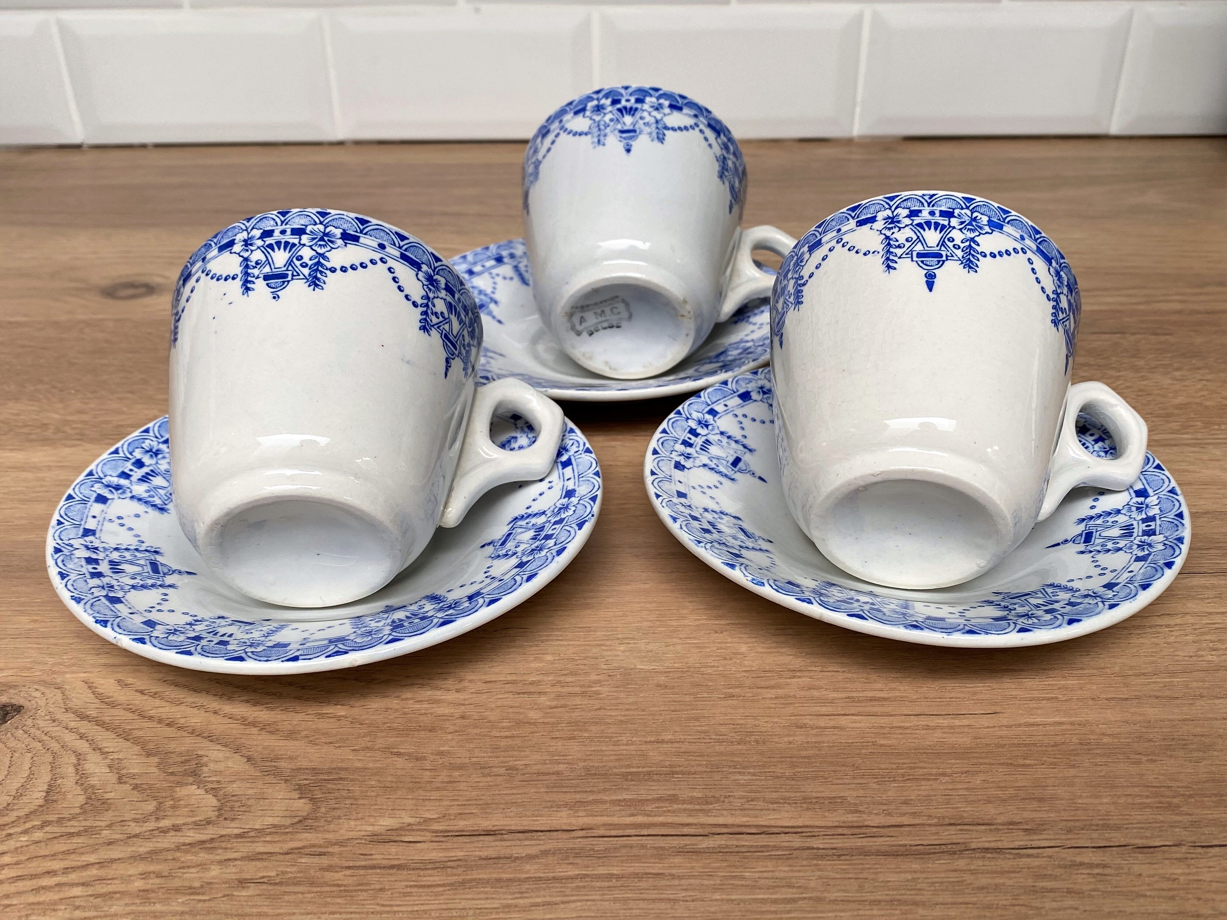 Set of 3 tea cups and their earthenware cups