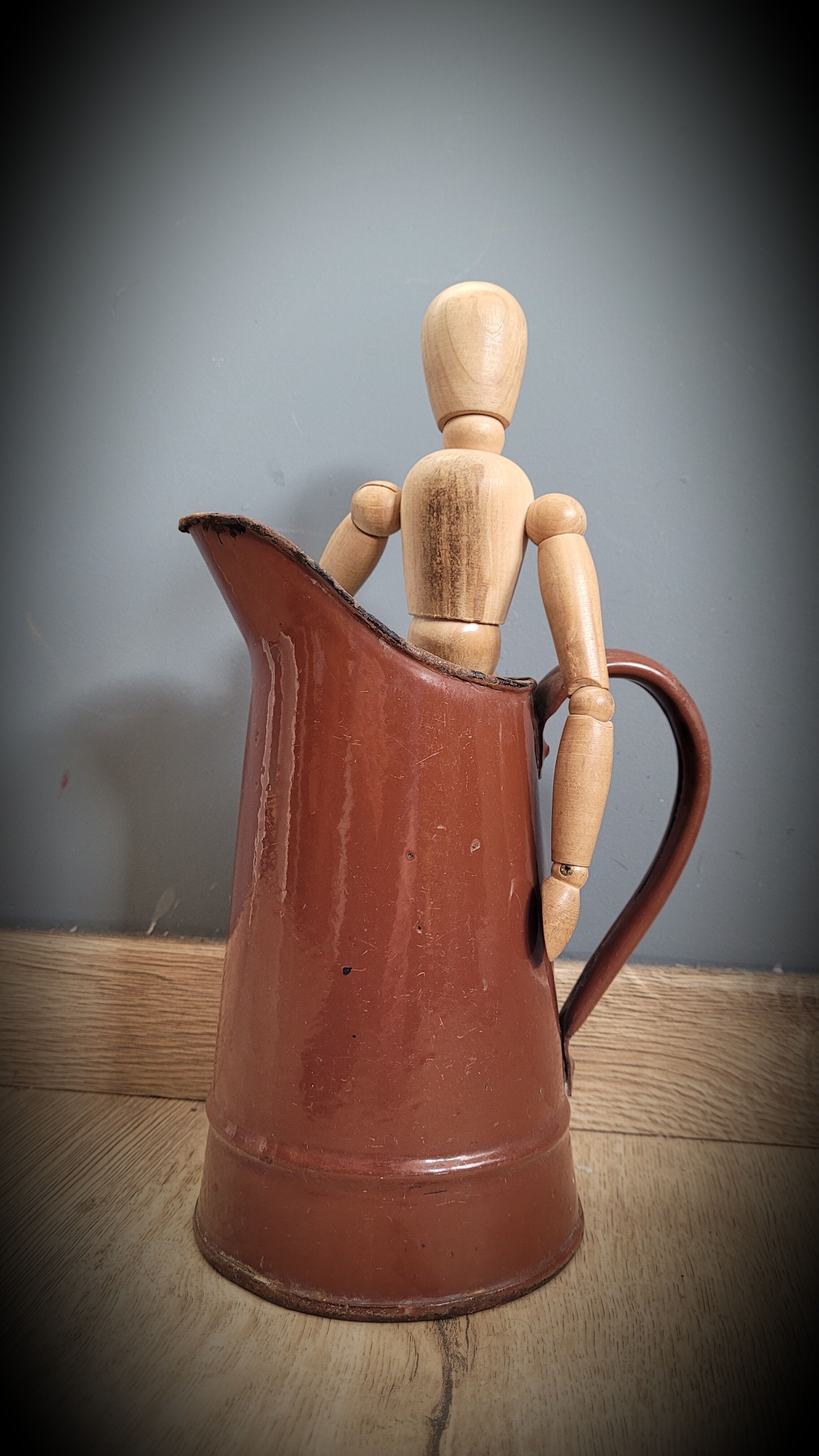 Broc pitcher enamelled brown