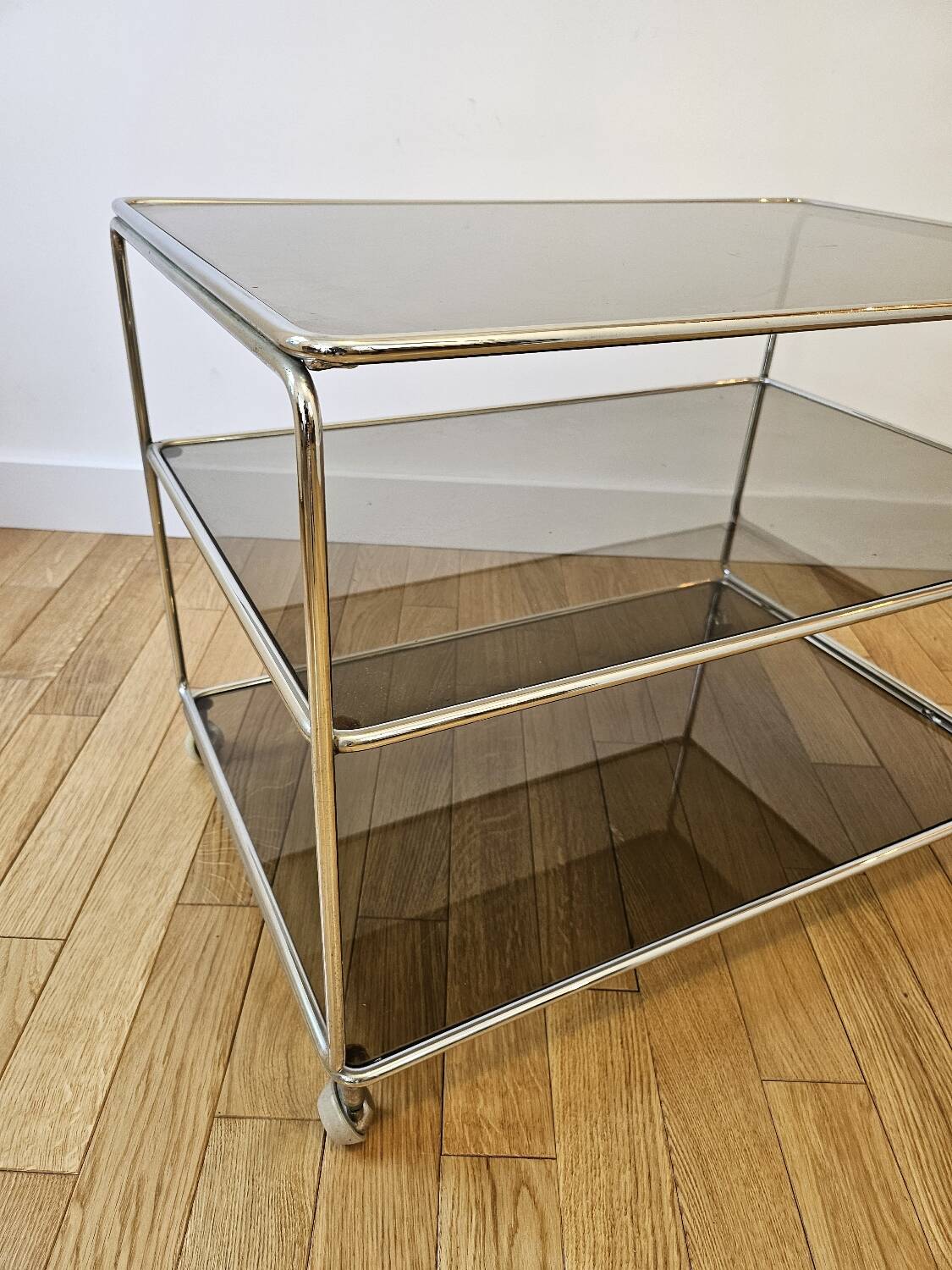 Small rolling trolley in chromed metal