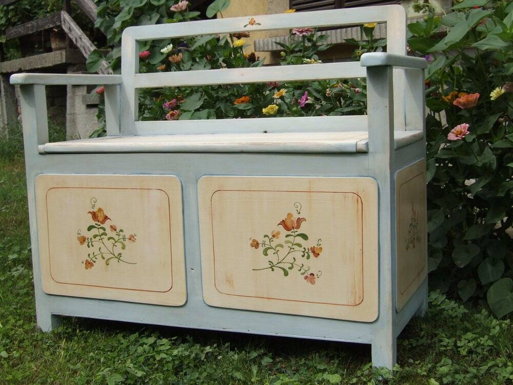 Hungarian storage bench painted grey in pine — Art Deco 1930, integrated chest
