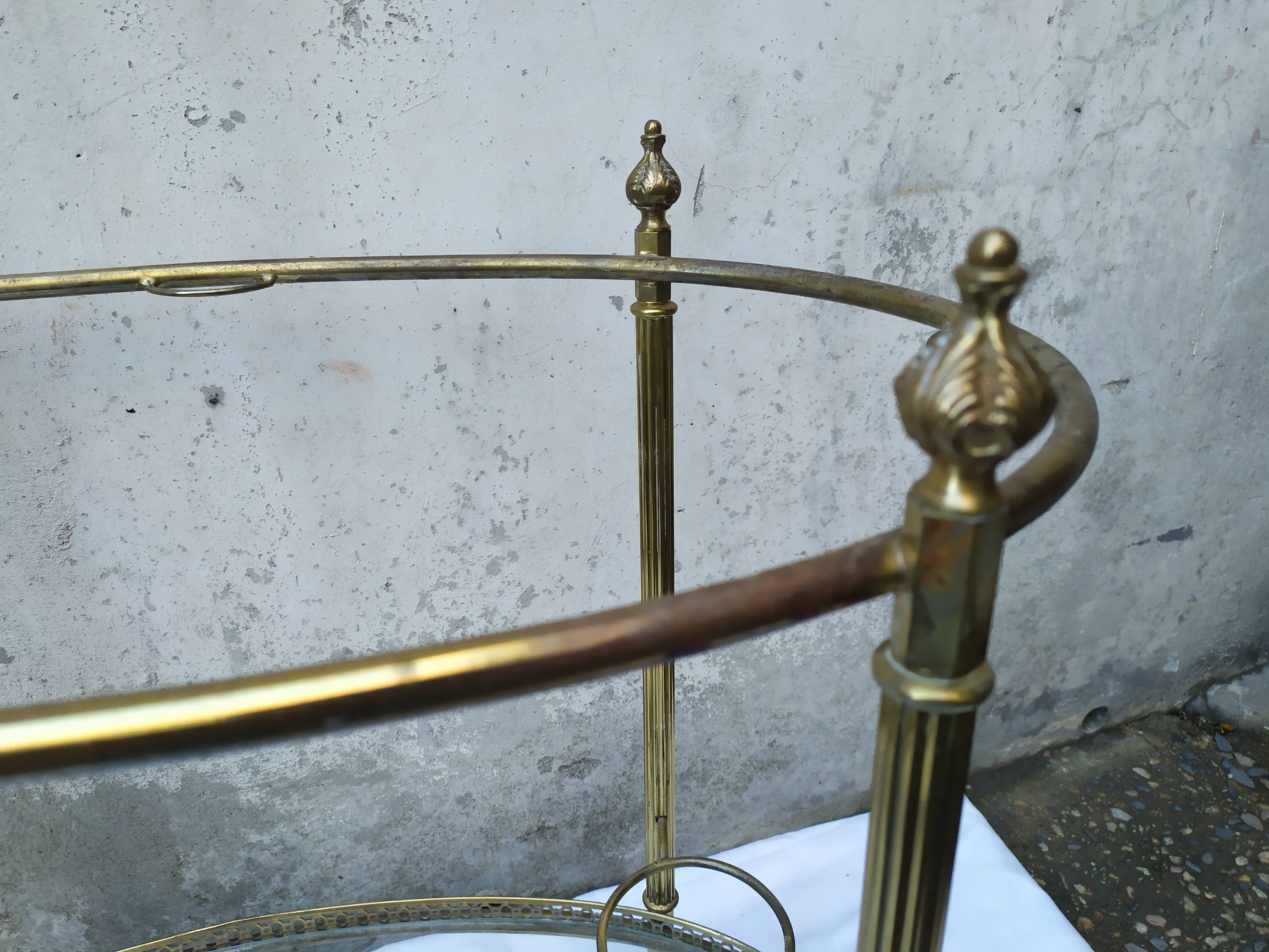 Golden rolling bar dessert