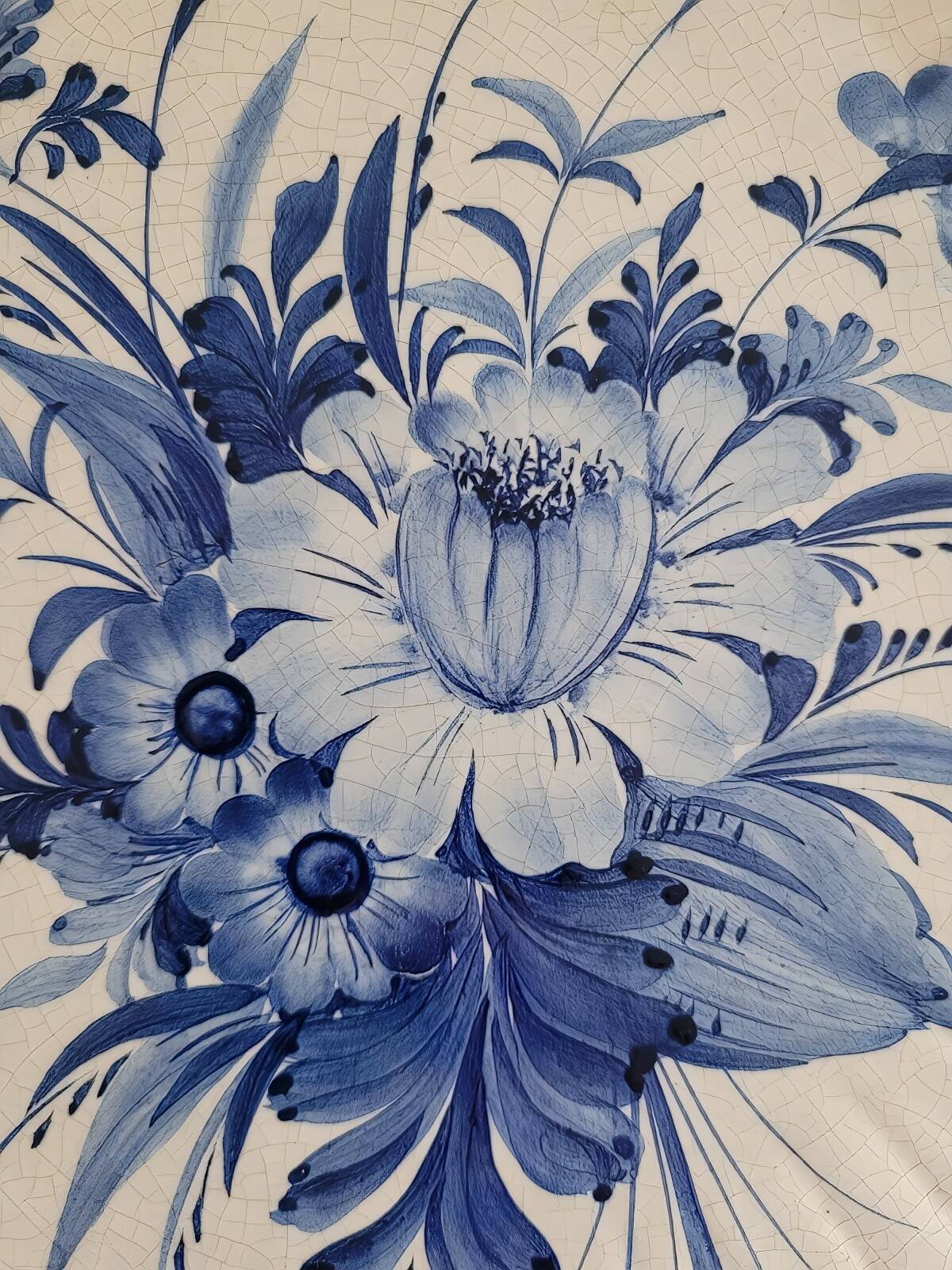 Decorative ceramic plate signed Nove di Bassano