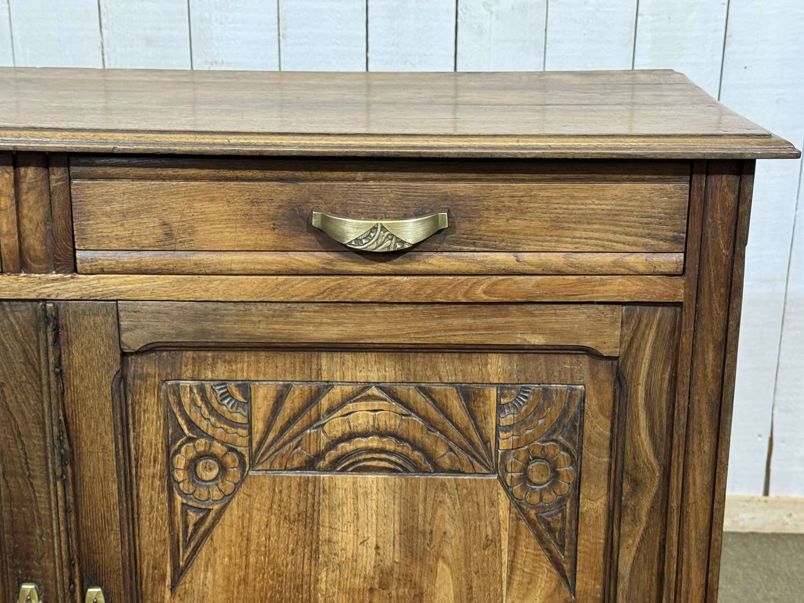 Rustic Art Deco buffet from the 1930s in chestnut wood.