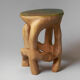 Tabouret sculpté unique à partir d'une seule pièce de bois