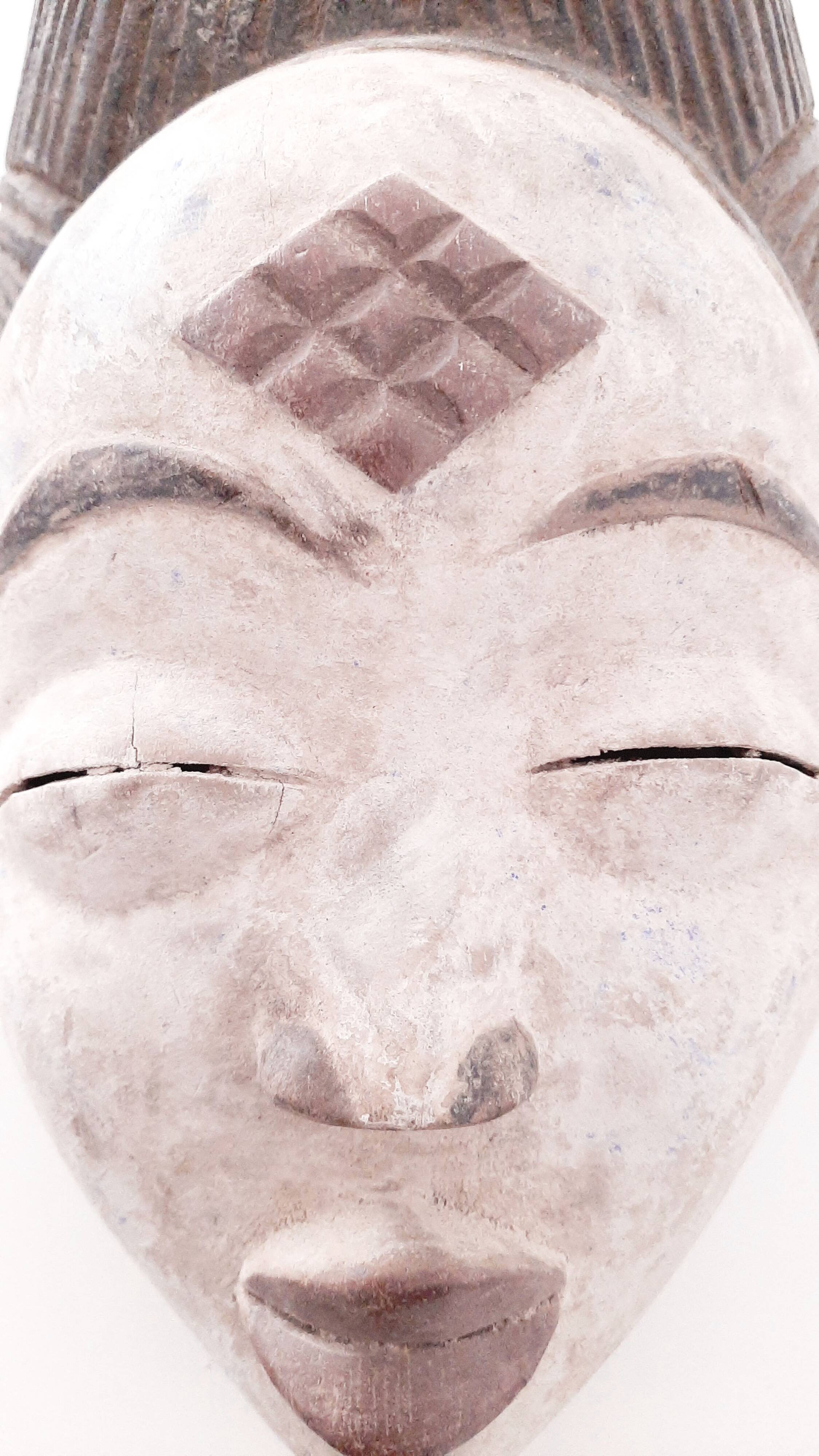 Punu mukuyi mask in solid wood H:29cm African mask from Gabon