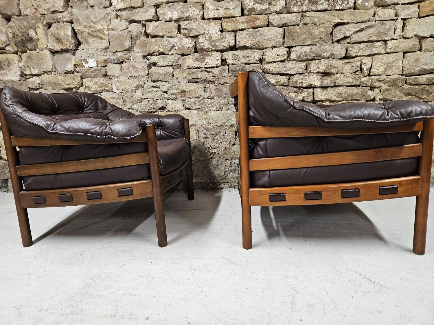 Paire de fauteuil vintage cuir Coja Suède 1960"