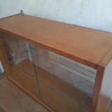 Wall display case in vintage oak veneer