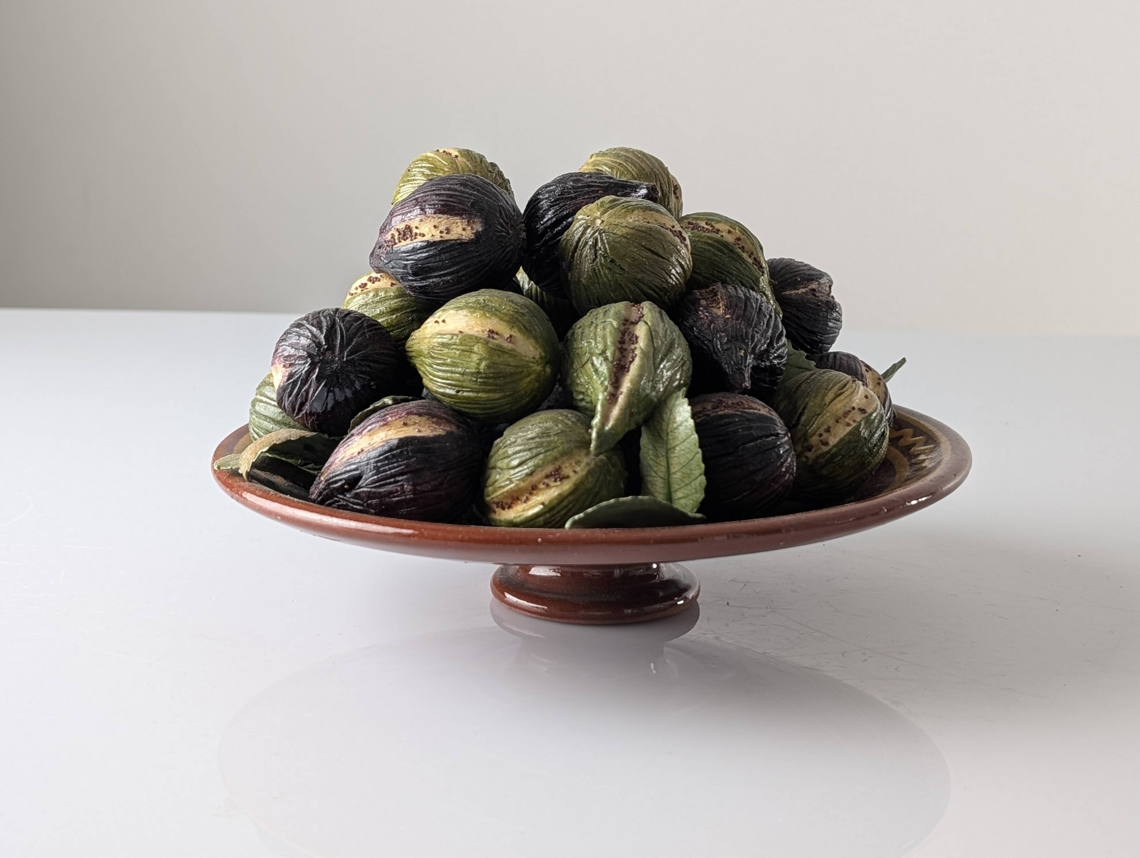 Trompe-l'œil fig plate in bread crumb ceramic, Andalusia, 1950s