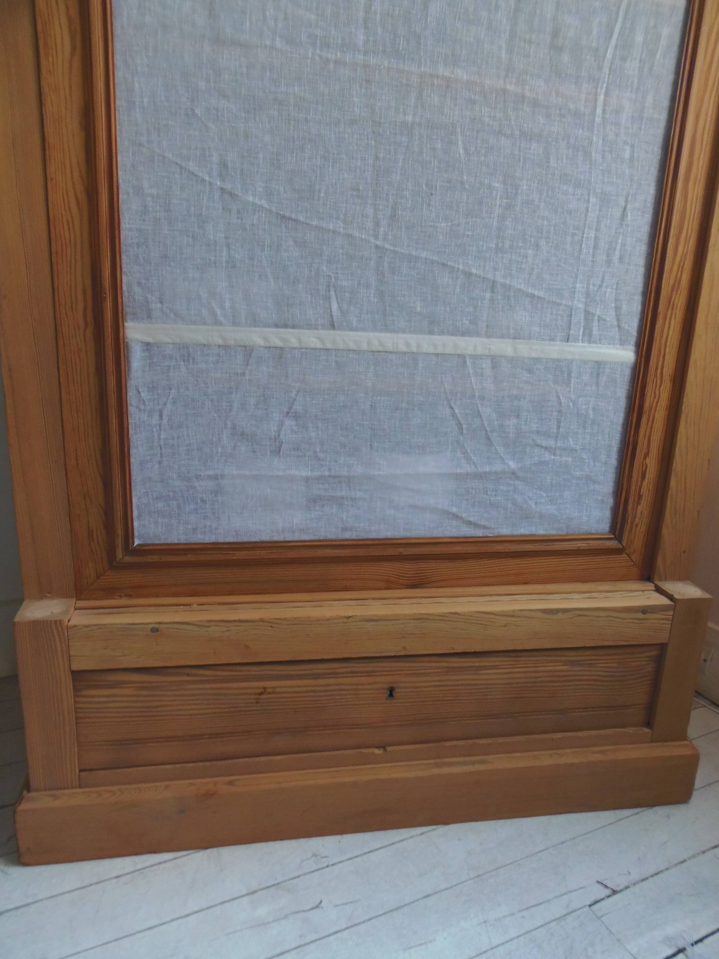 Lingerie, wardrobe, dresser from 1905 in pitch pine with a waxed finish.