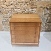 Oak chest of drawers