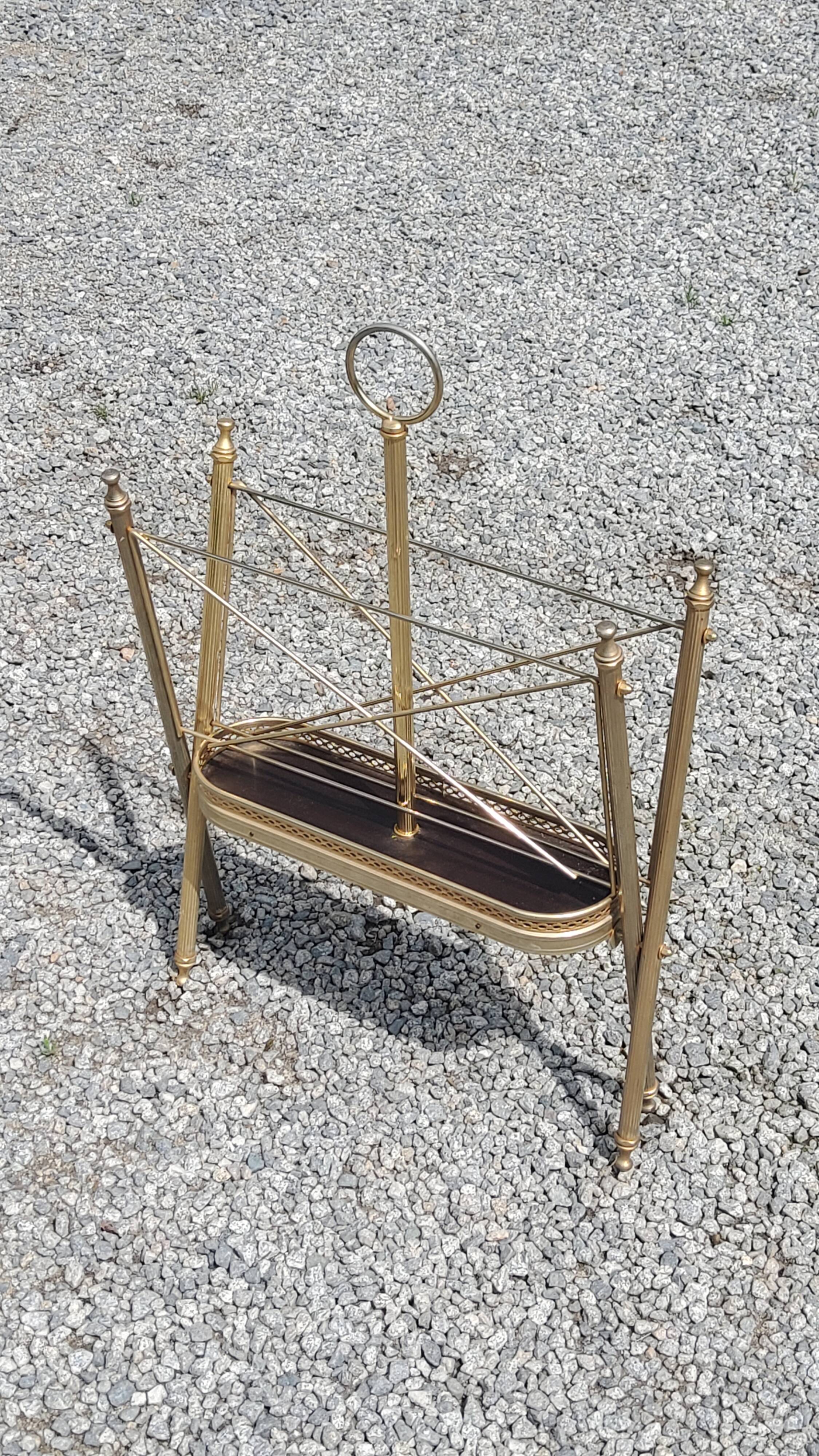 Vintage magazine rack from the 60s in neo-classical style in gold metal and mahogany