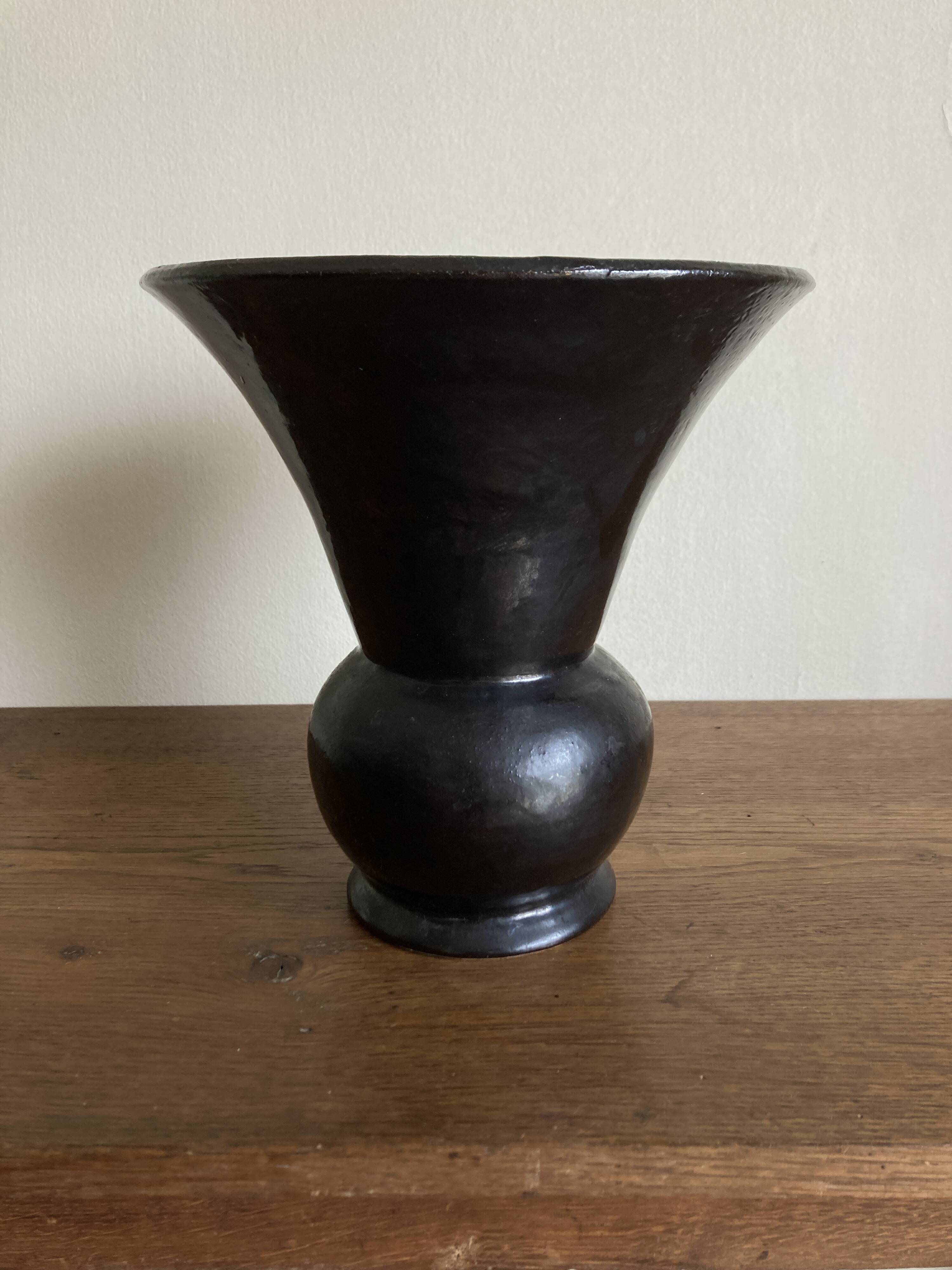 Vase moderniste Etienne Noel à Dieulefit 1950 en terre émail noir