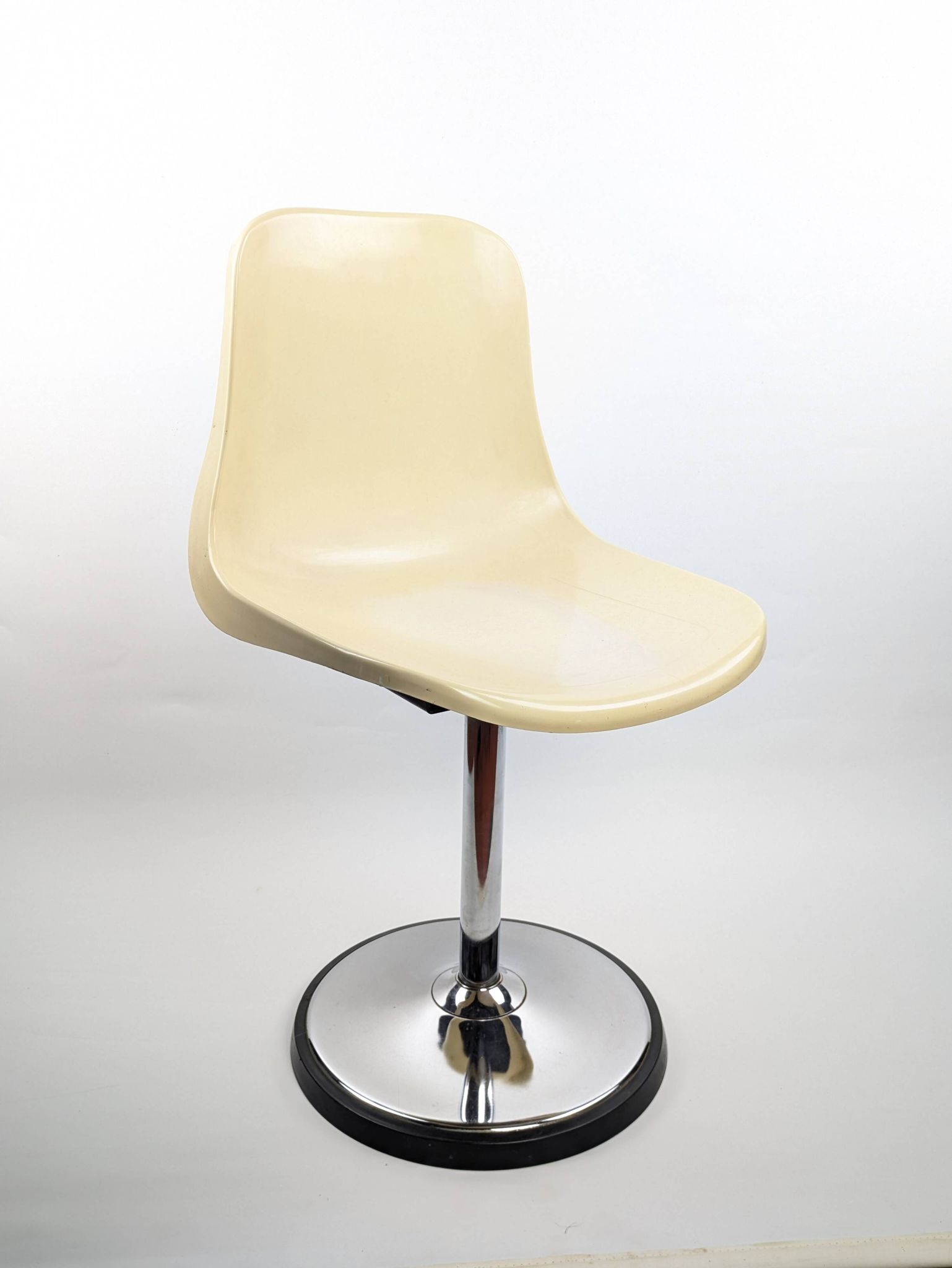 Chaise coque Cojer par Étienne Fermigier 1970