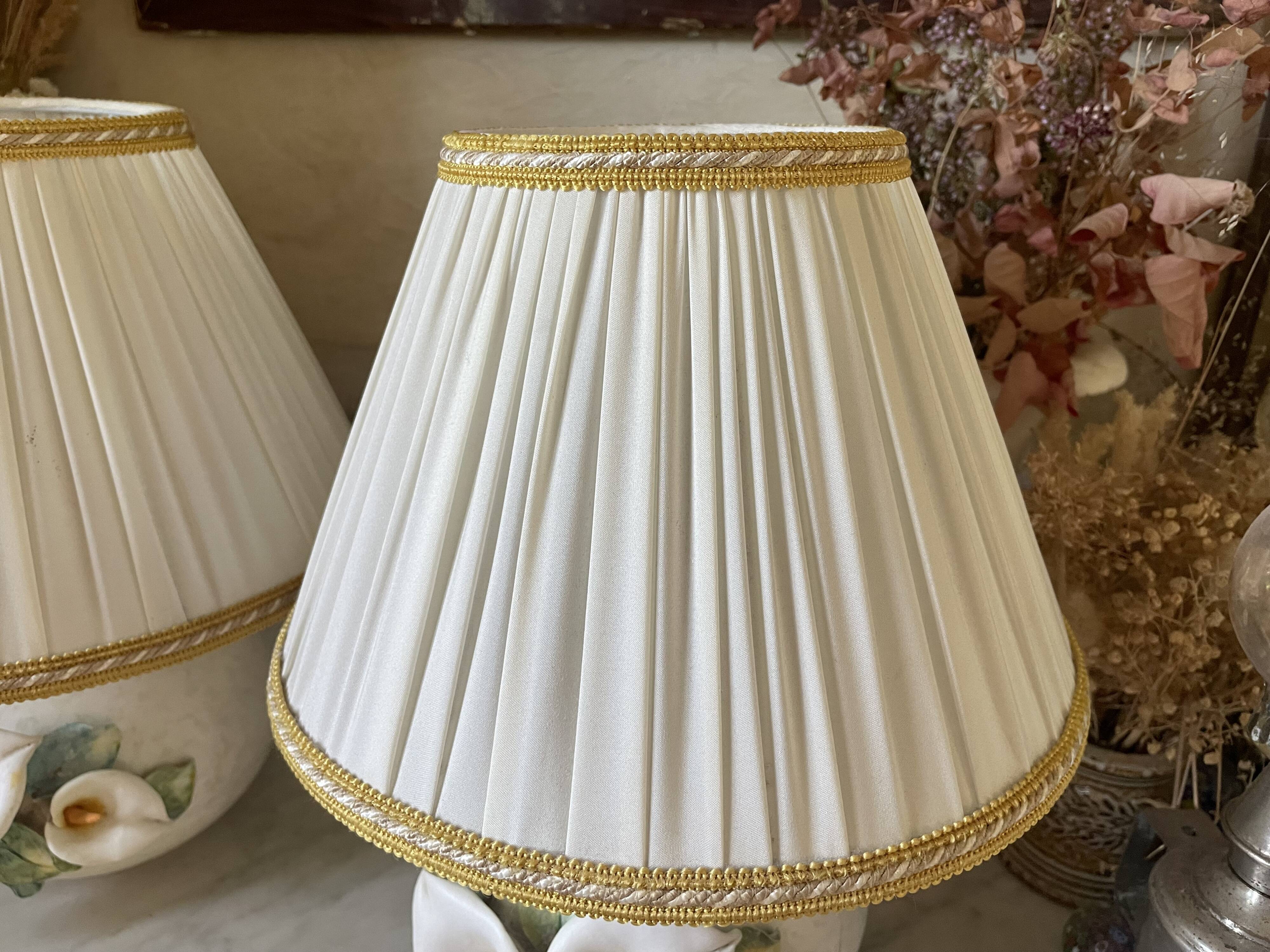 Pair of bedside lamps, vintage floral ceramic by Nazareno Picciotti, Deruta Italie