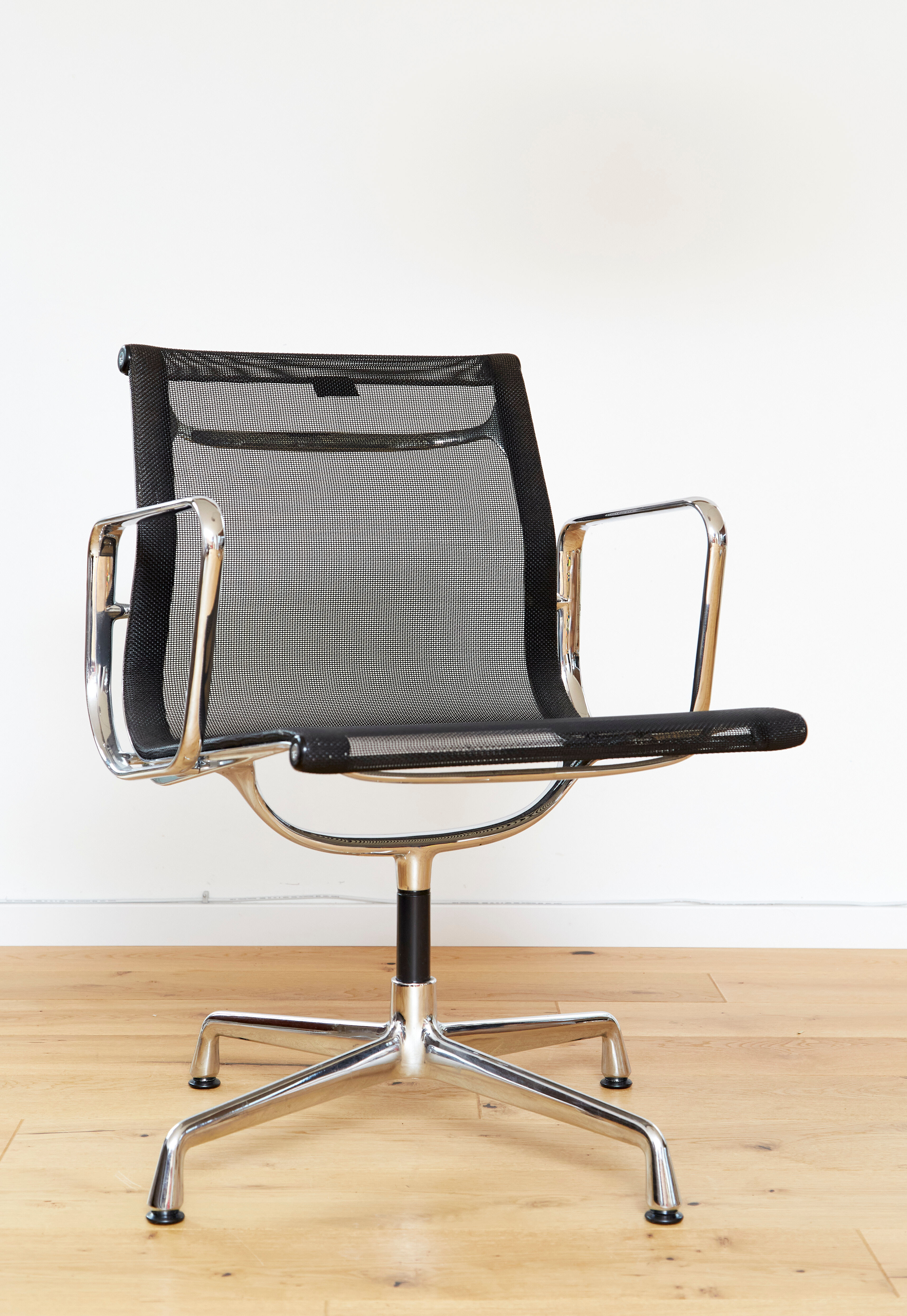 EA 108 Swivel Chair by Charles & Ray Eames for Vitra