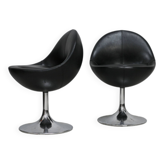 paire de chaises pivotantes "space age". Suède, circa 1965