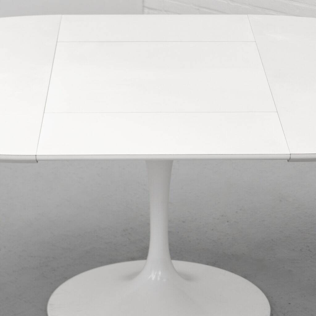 Extendable custom Knoll Tulip Dining Table, 1980