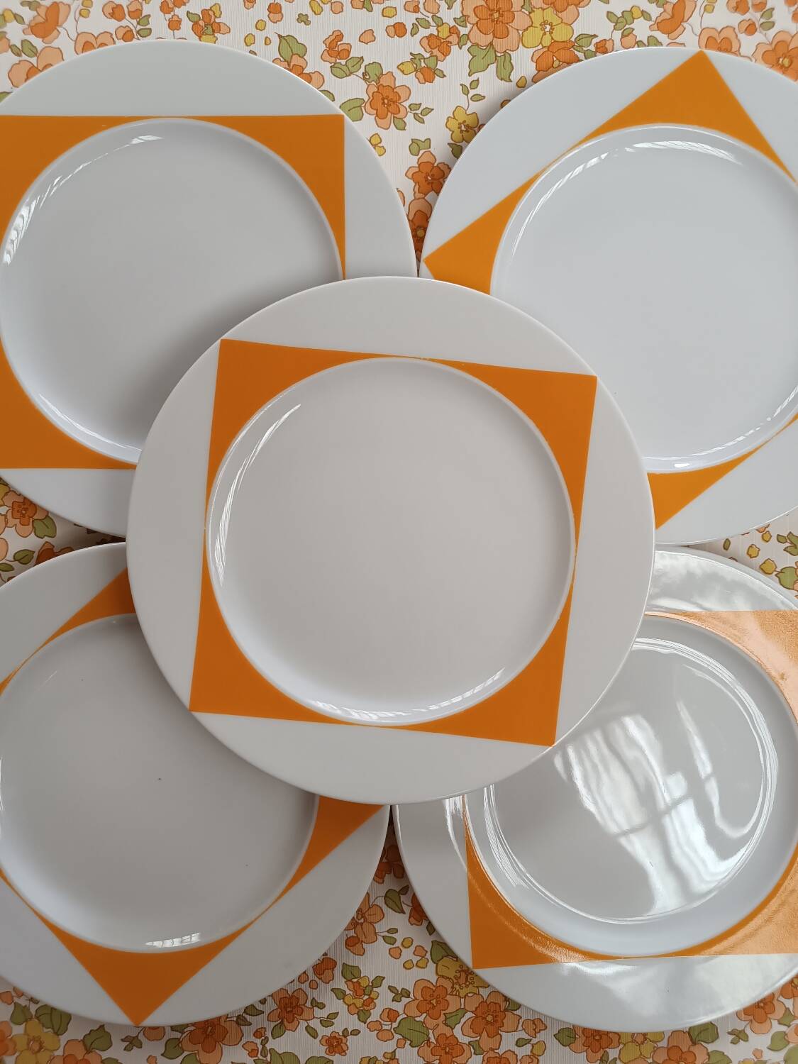 5 Guy Degrenne dessert plates