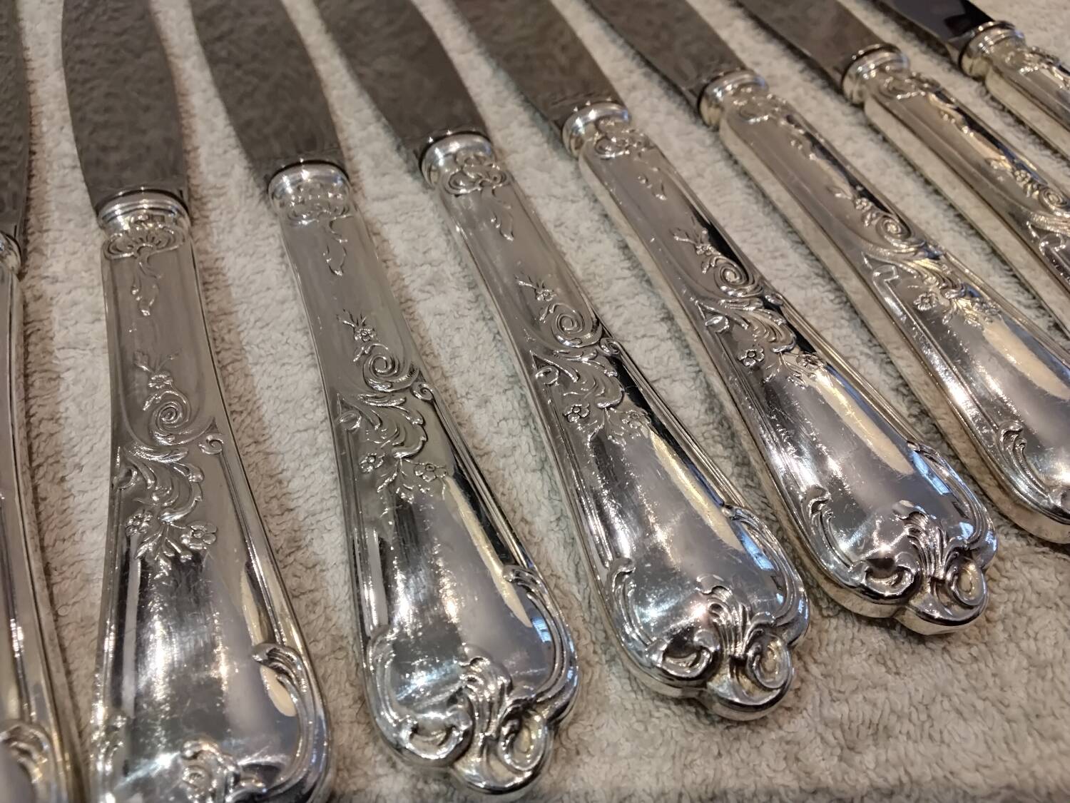 12 silver-plated metal table knives St Medard rocaille Florian