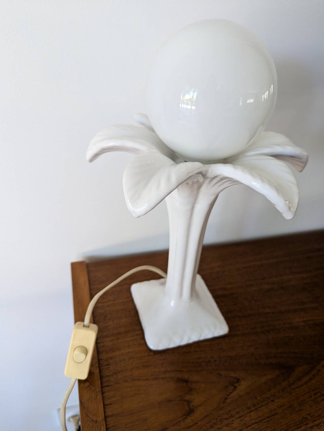 Vintage 80s white ceramic palm lamp