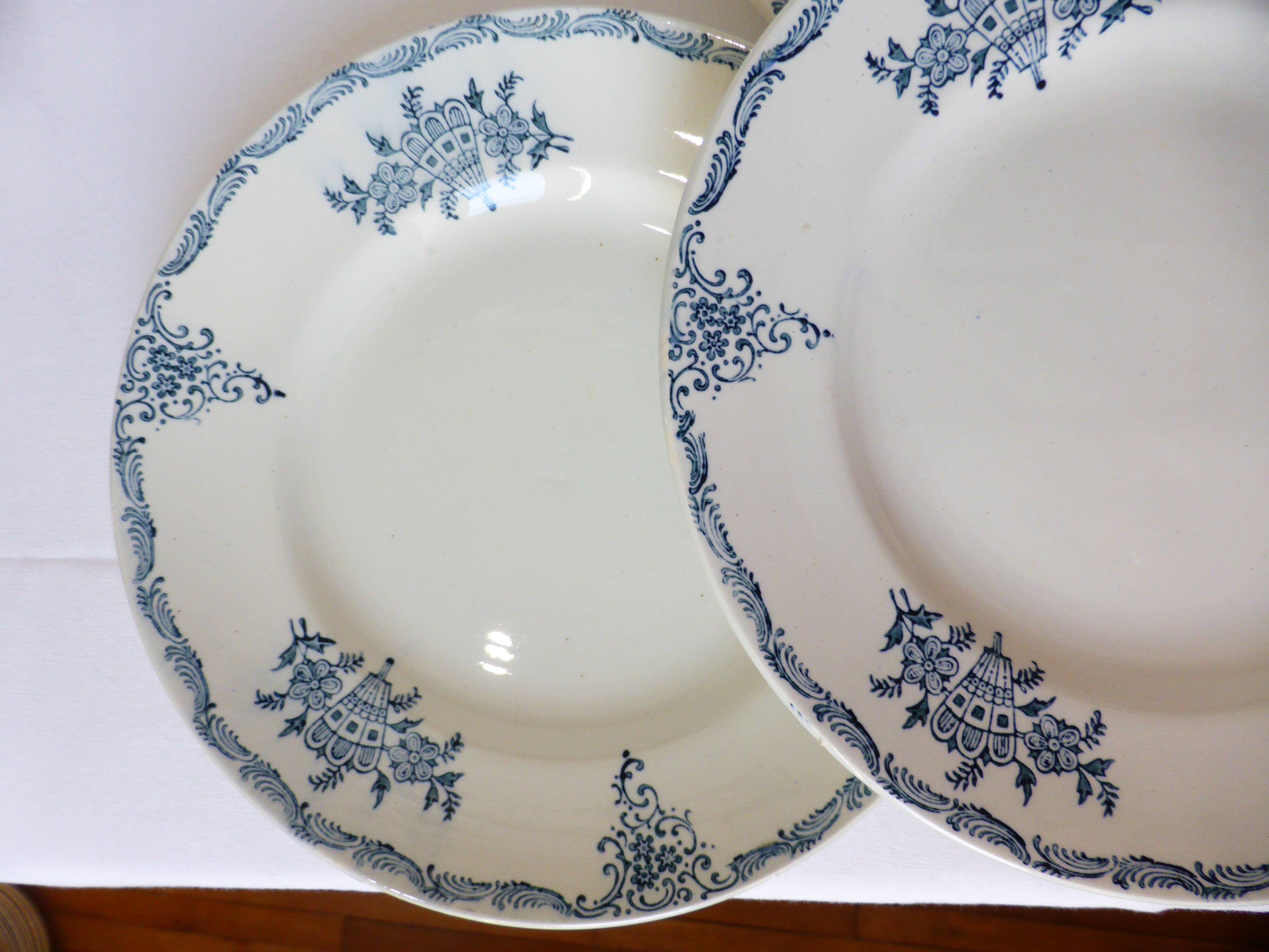 4 flat plates made of St Amand ironstone 220530