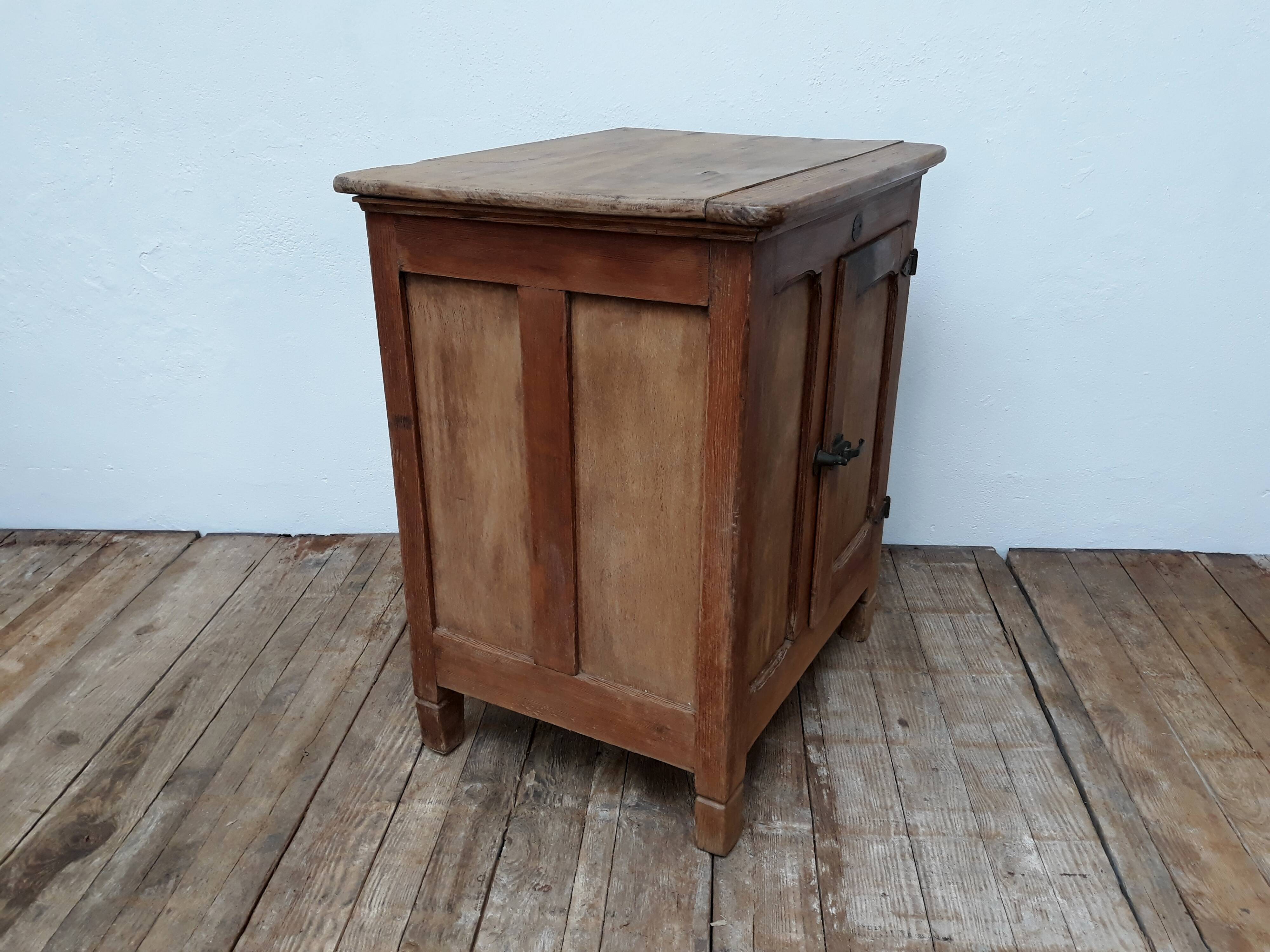 Cabinet cooler drink vintage