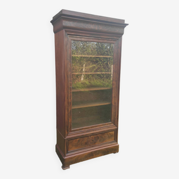 Armoire parisienne vitrée.