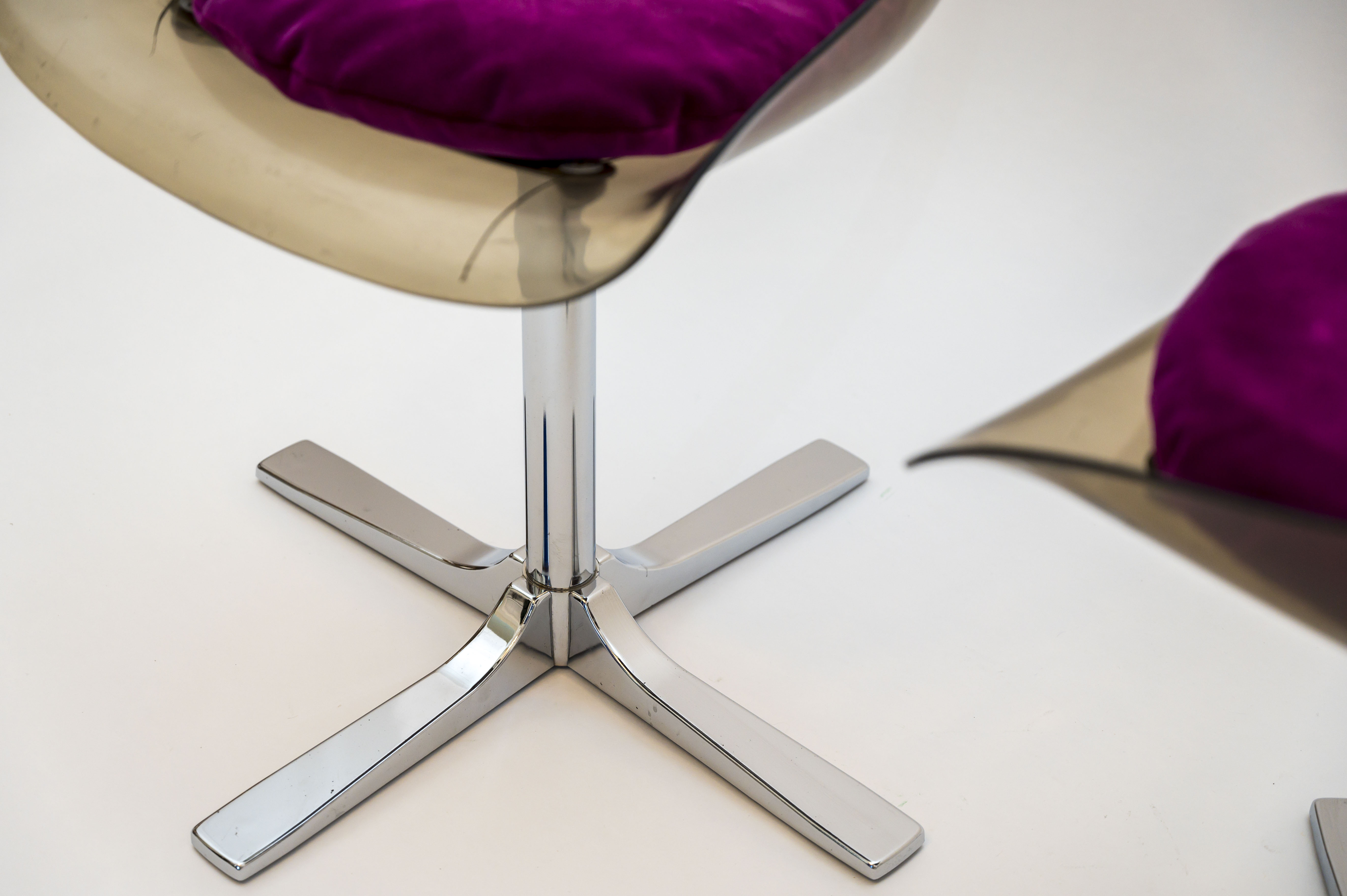 Couple of tulip chairs in plexiglas