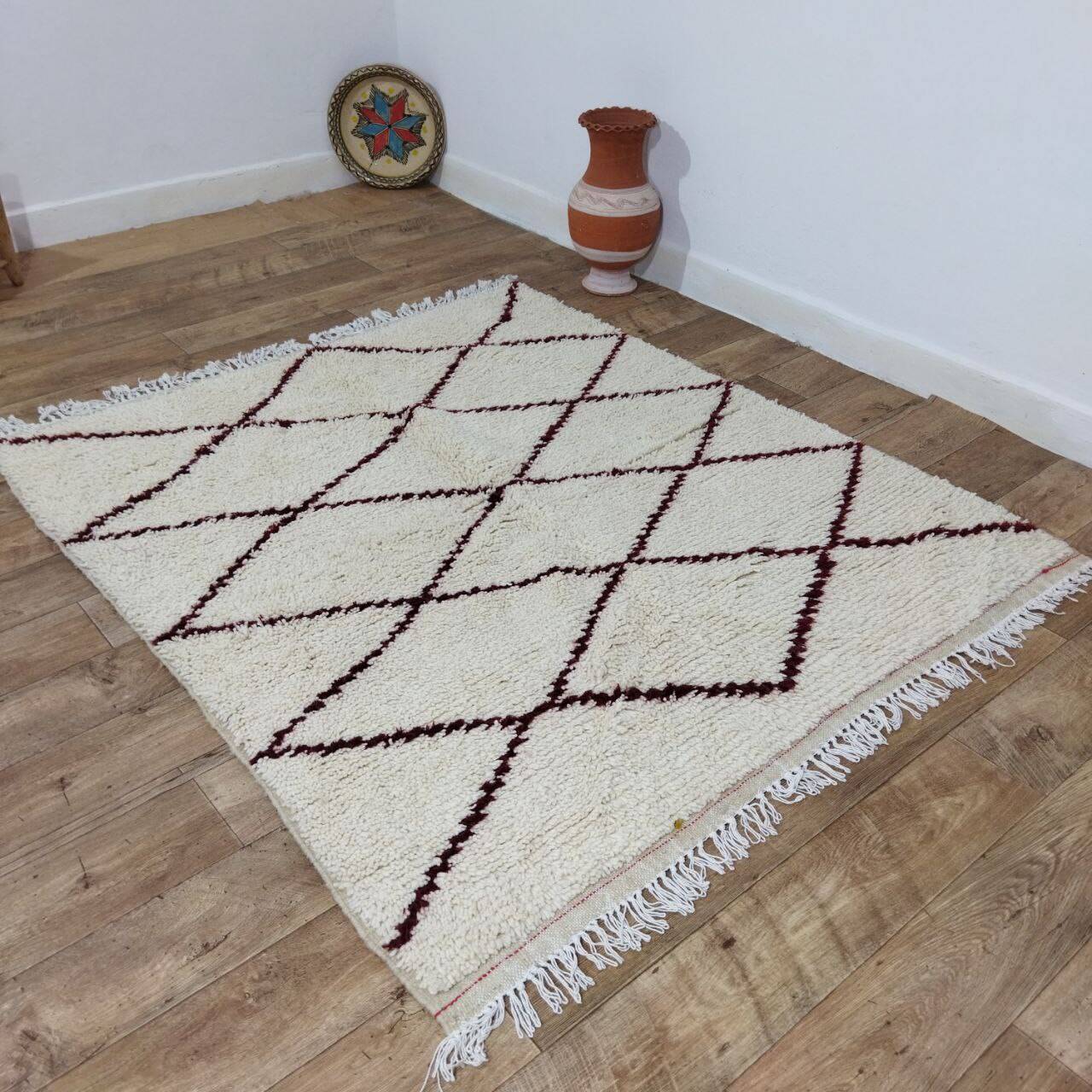 Handmade moroccan berber rug 176 x 152 cm