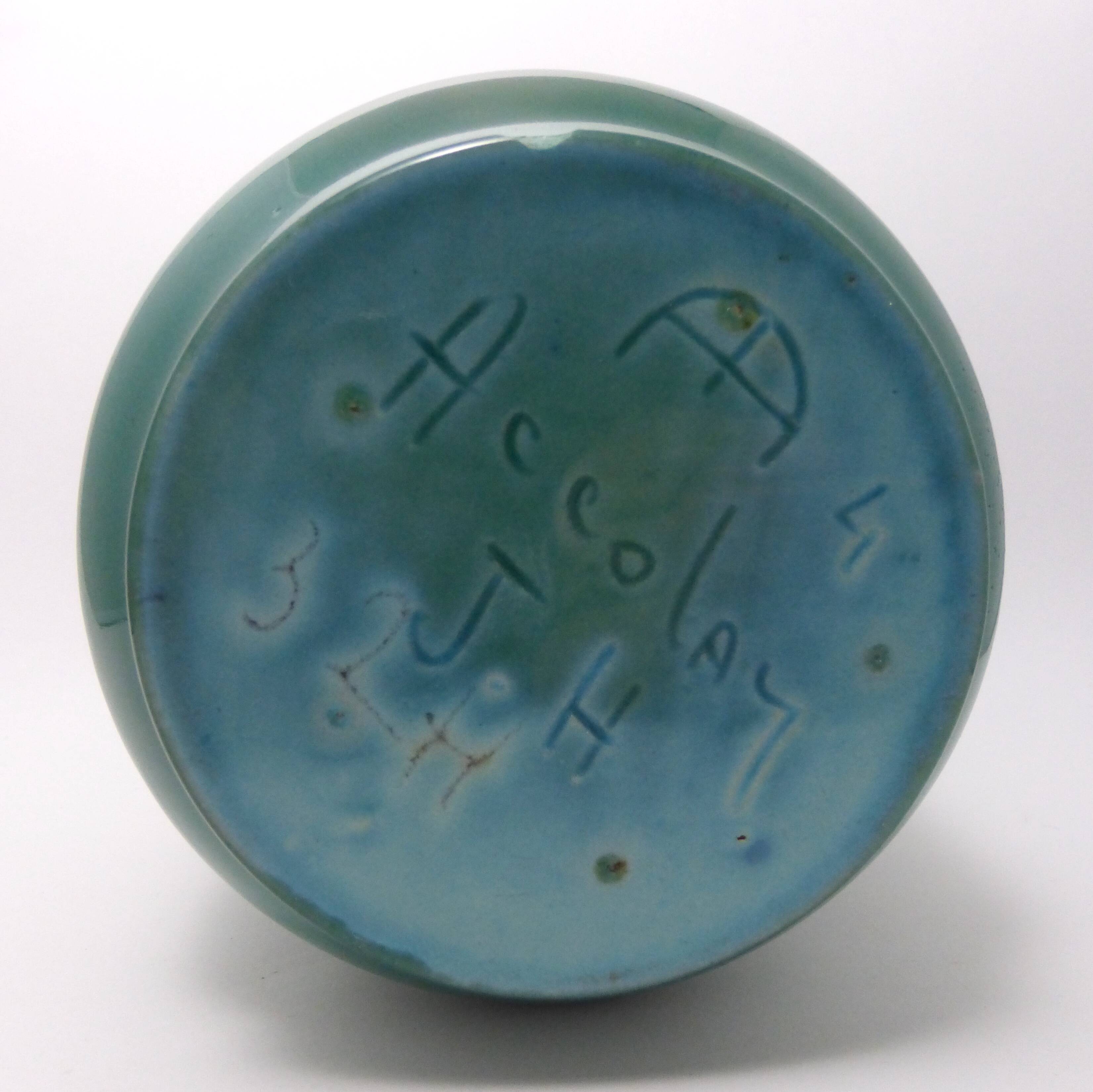 Green vase nuanced Accolay 1950-1960