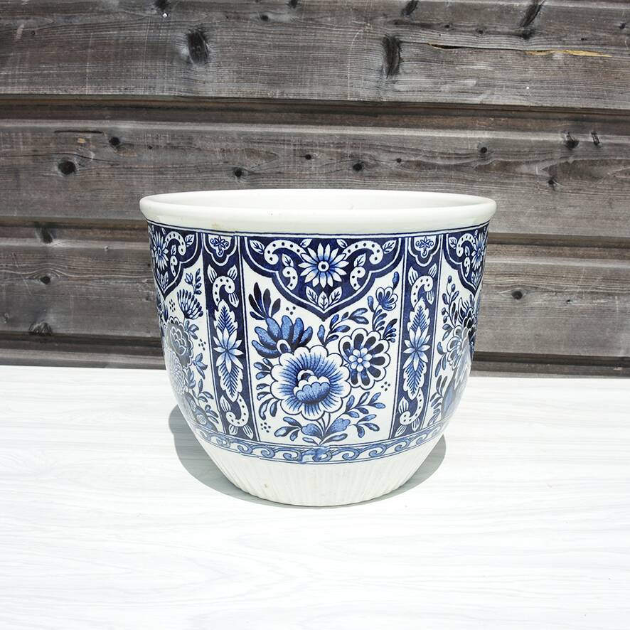 Former Royal Sphinx flowerpot Masstricht Delfts