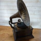 Gramophone with flag "his master's voice"