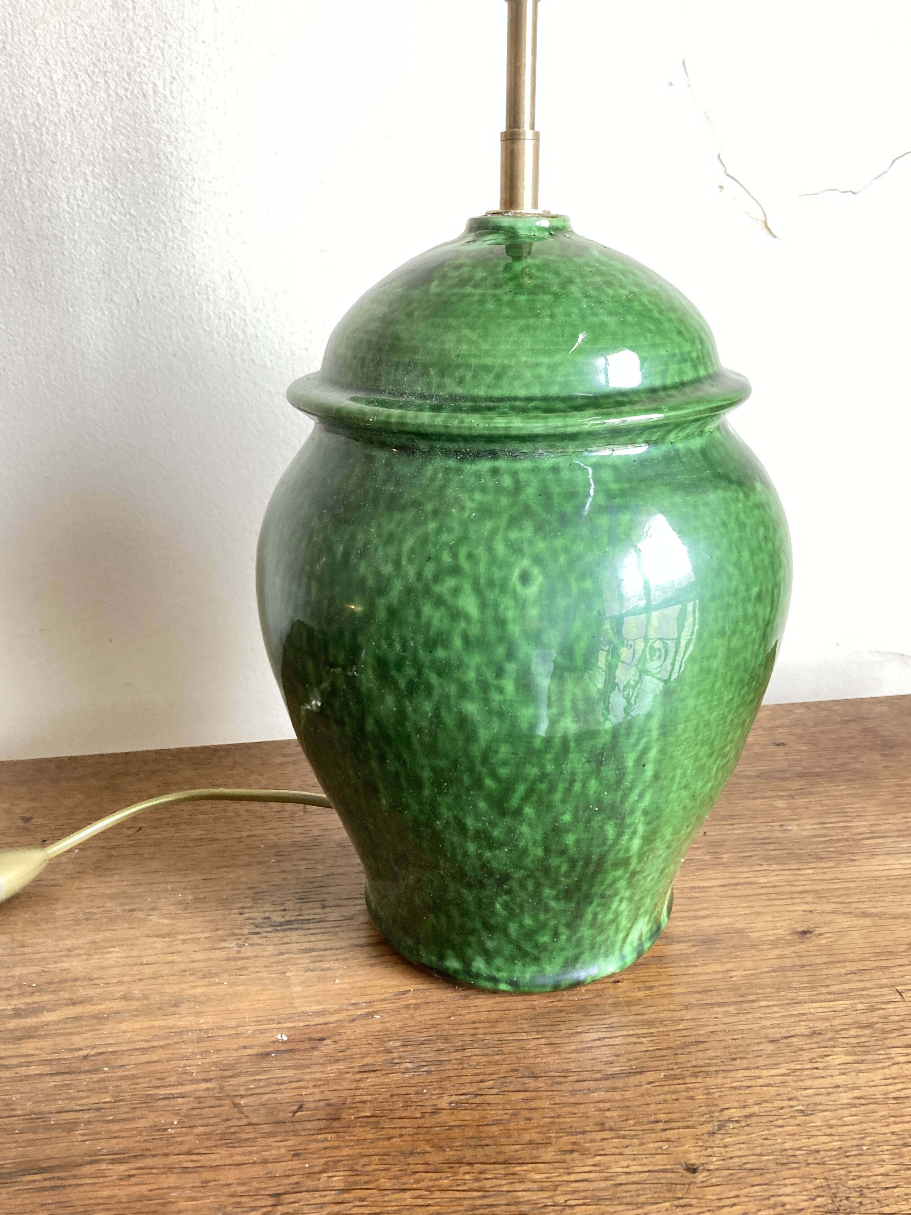 Lampe balustre en terre vernissée verte Provence 1960