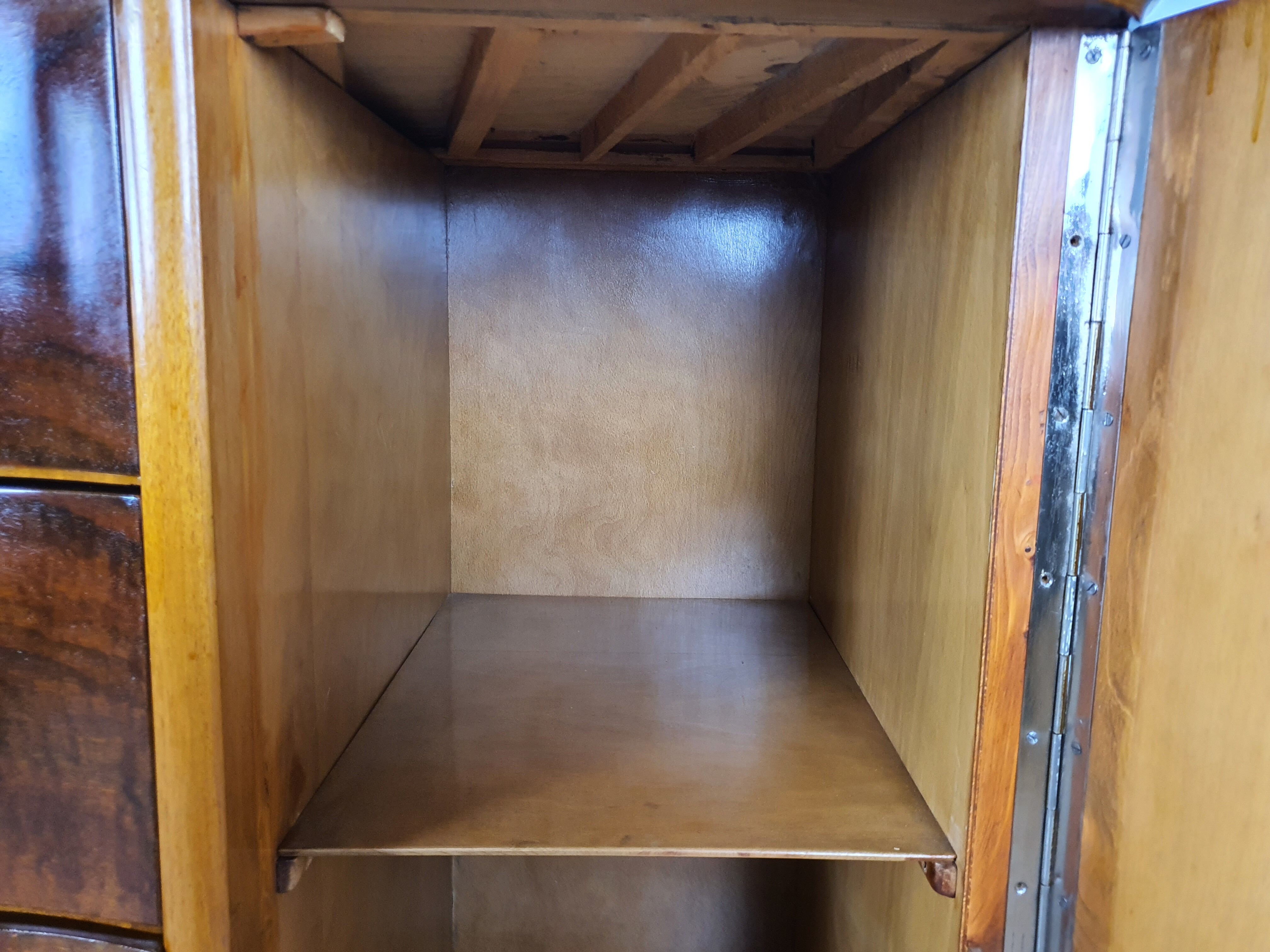 Art Decò Sideboard in Walnut