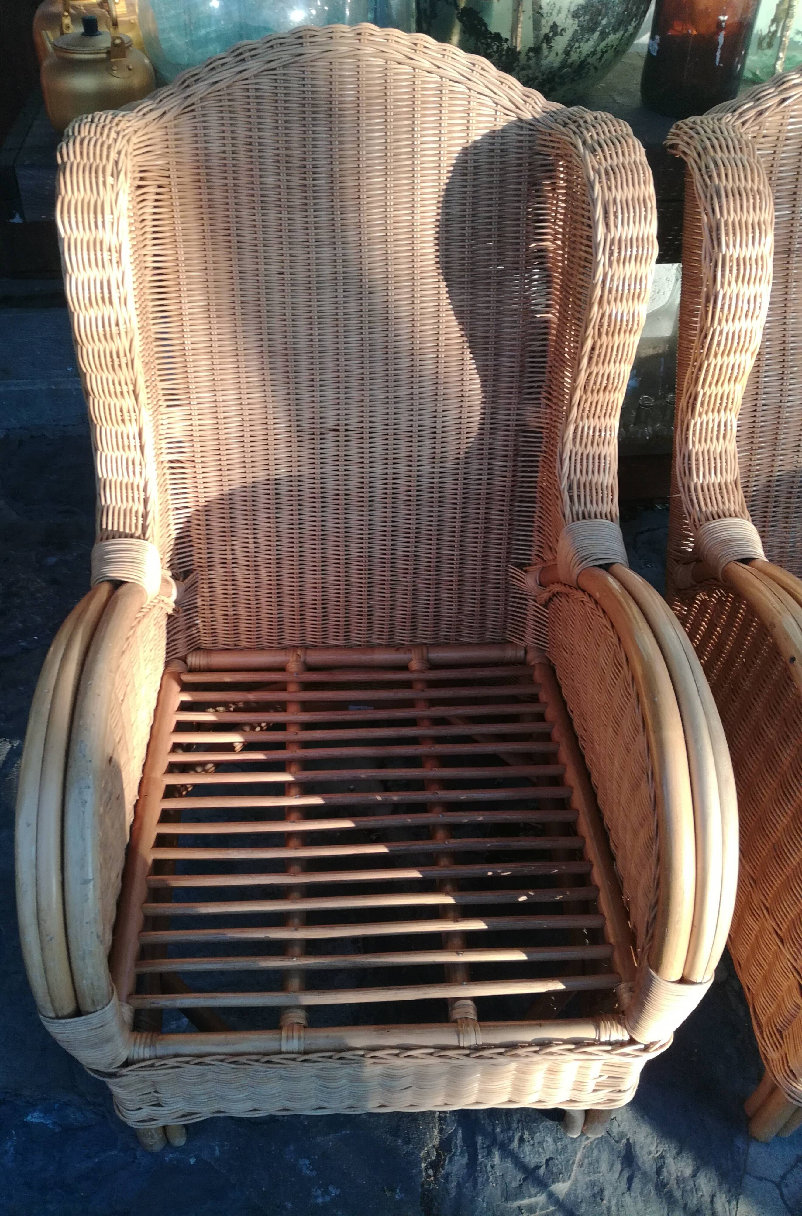 Paire de fauteuils en rotin