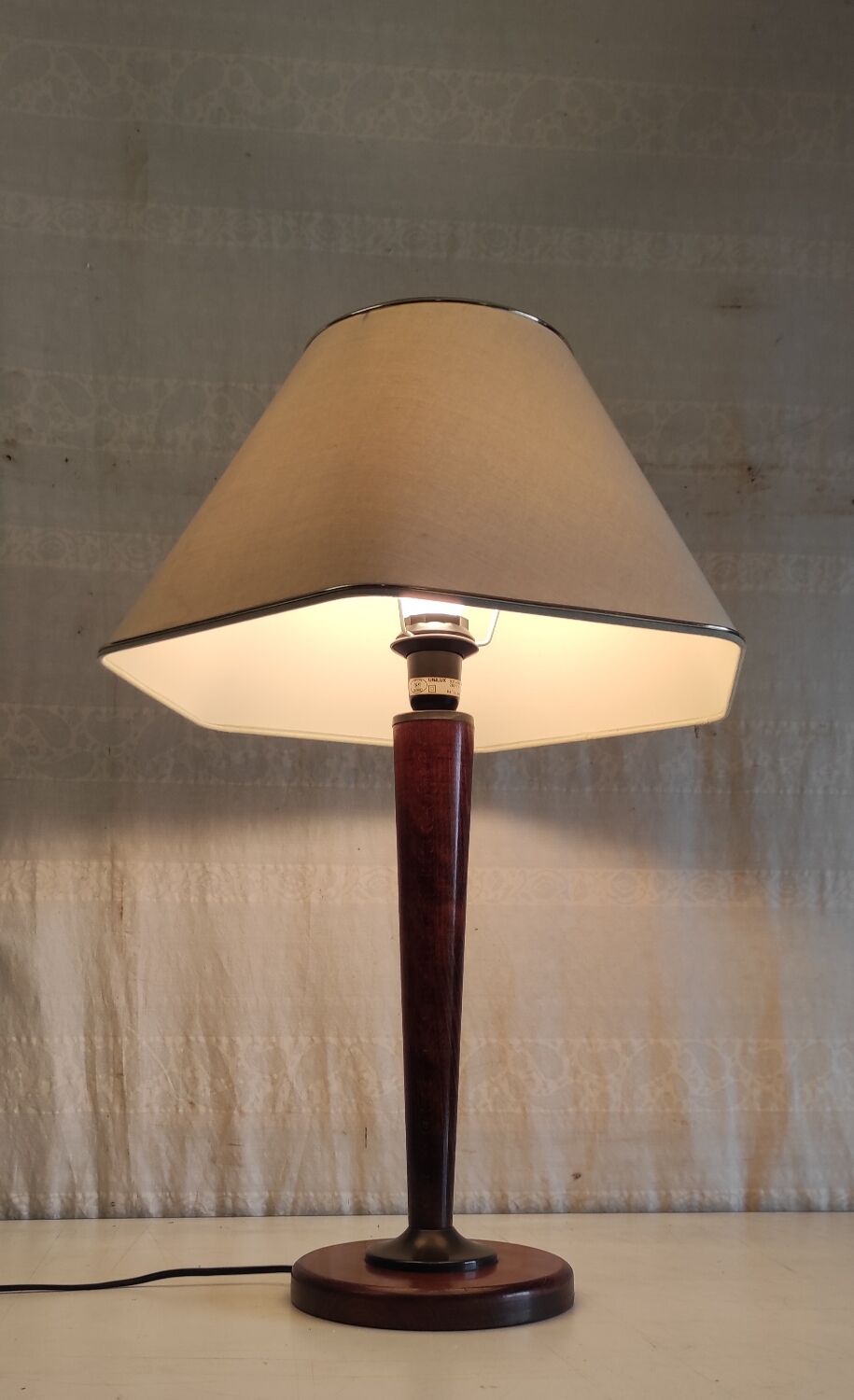 Table lamp by Unilux in wood and brass - mid 20th century.