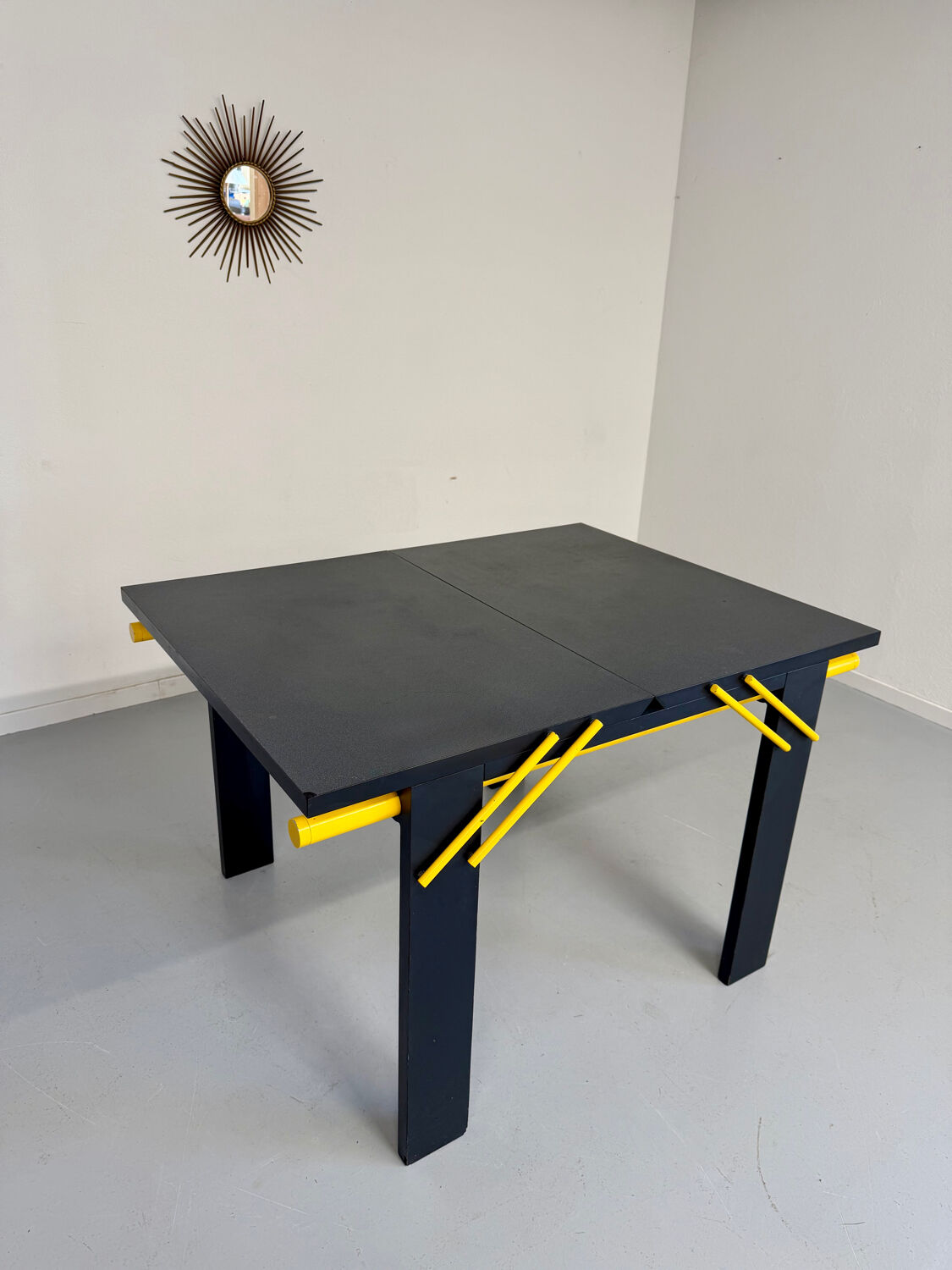 Table à manger extensible postmoderne design italien Lorenzo et Stefani, 1980